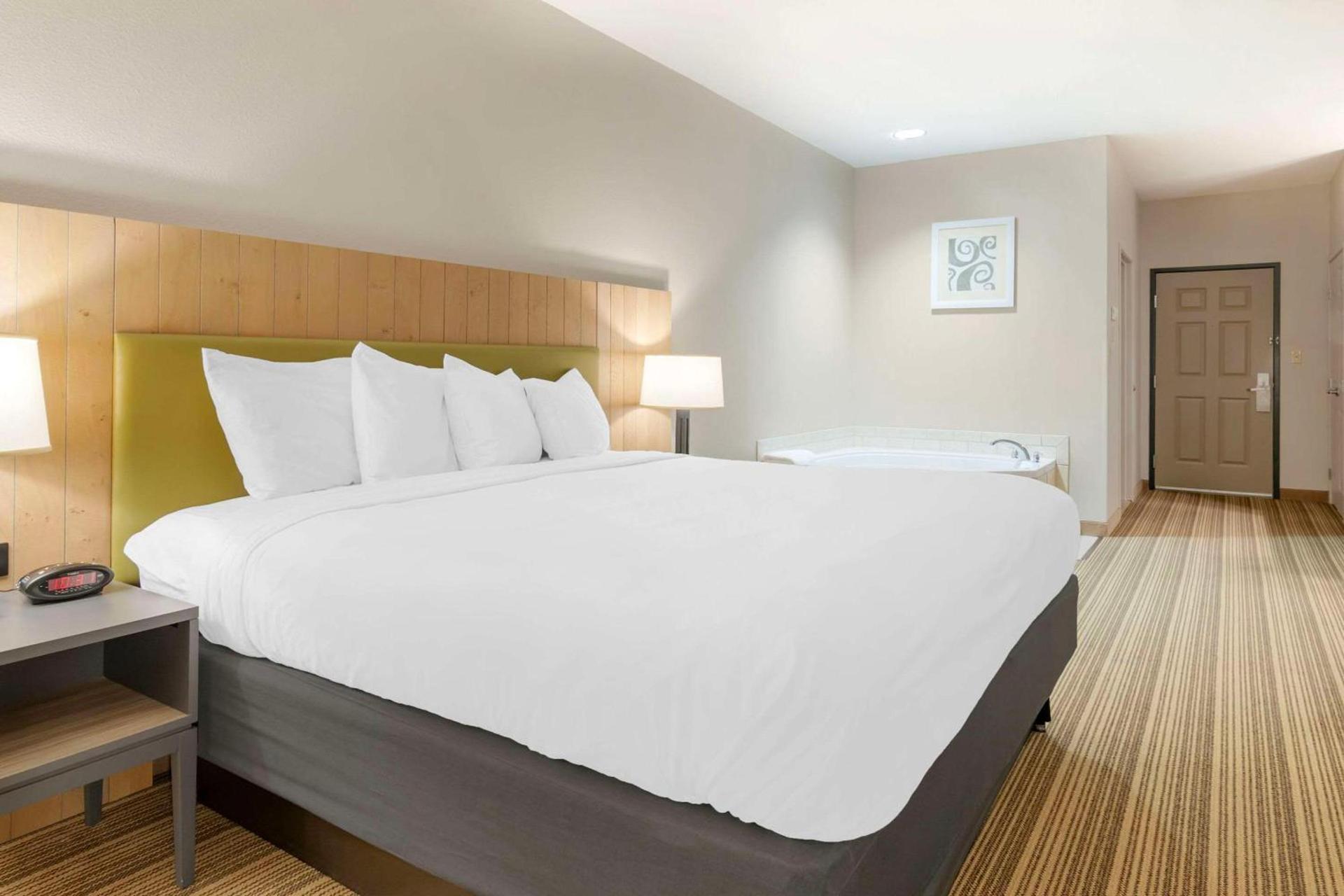 Country Inn & Suites by Radisson, Columbia, MO photo 32