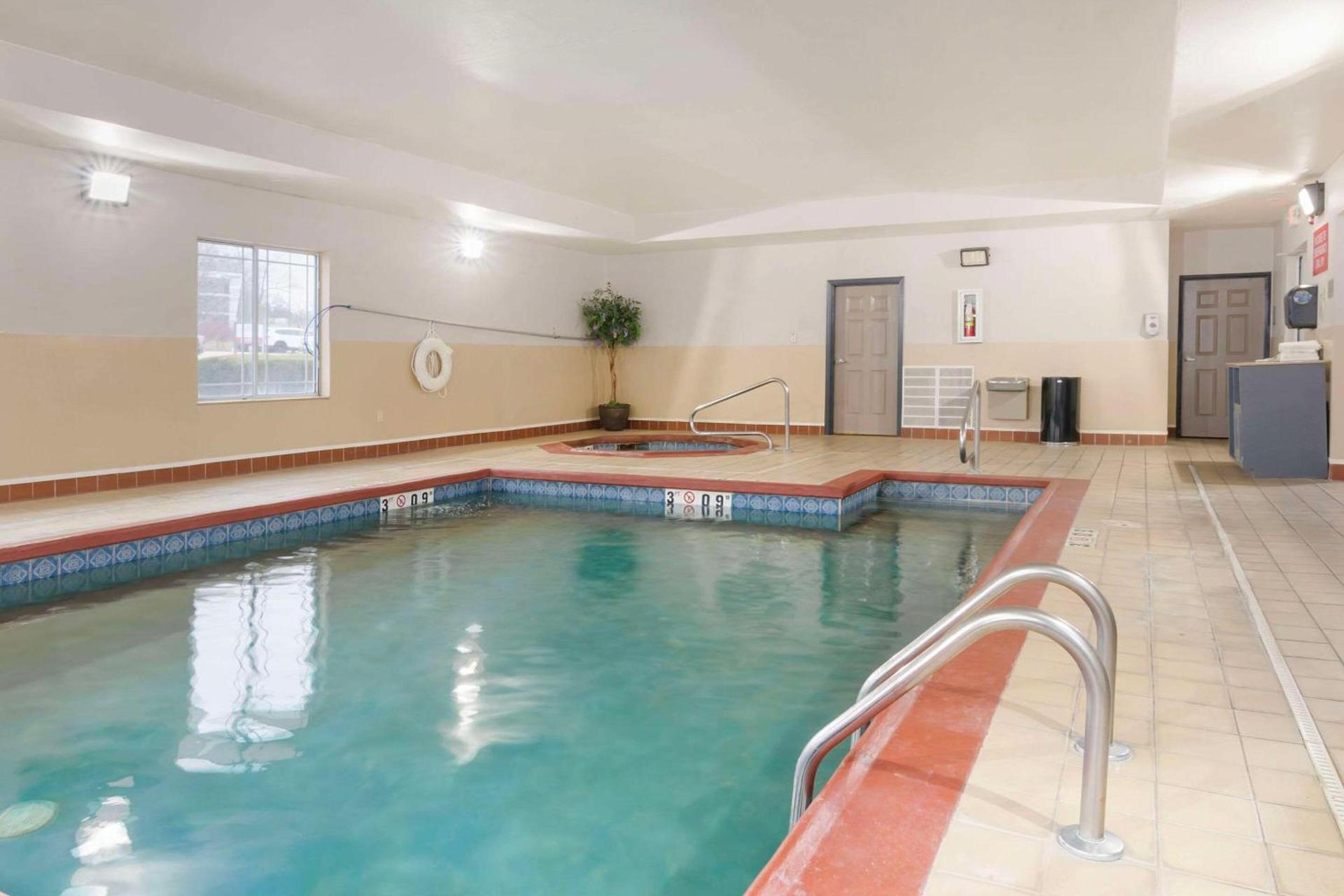 Country Inn & Suites by Radisson, Columbia, MO photo 36