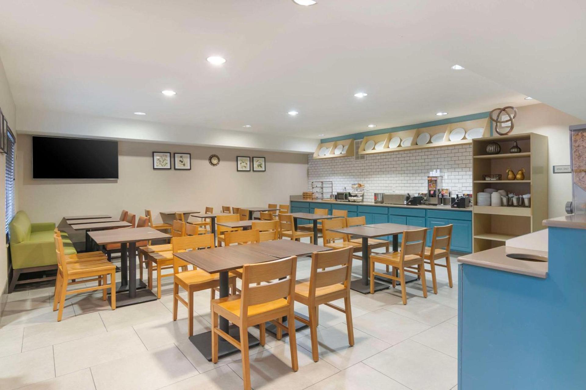 Country Inn & Suites by Radisson, Columbia, MO photo 41