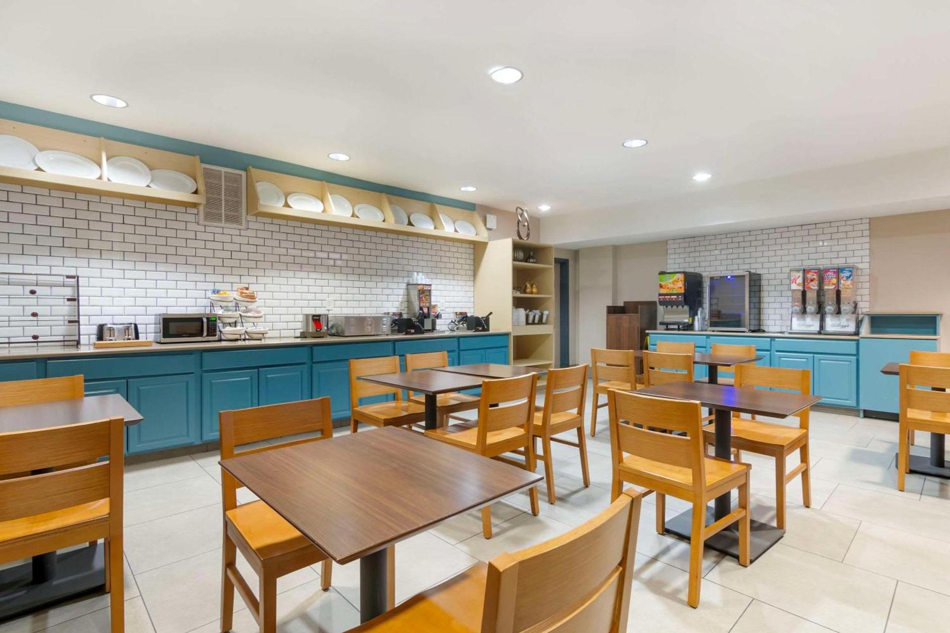 Country Inn & Suites by Radisson, Columbia, MO photo 40