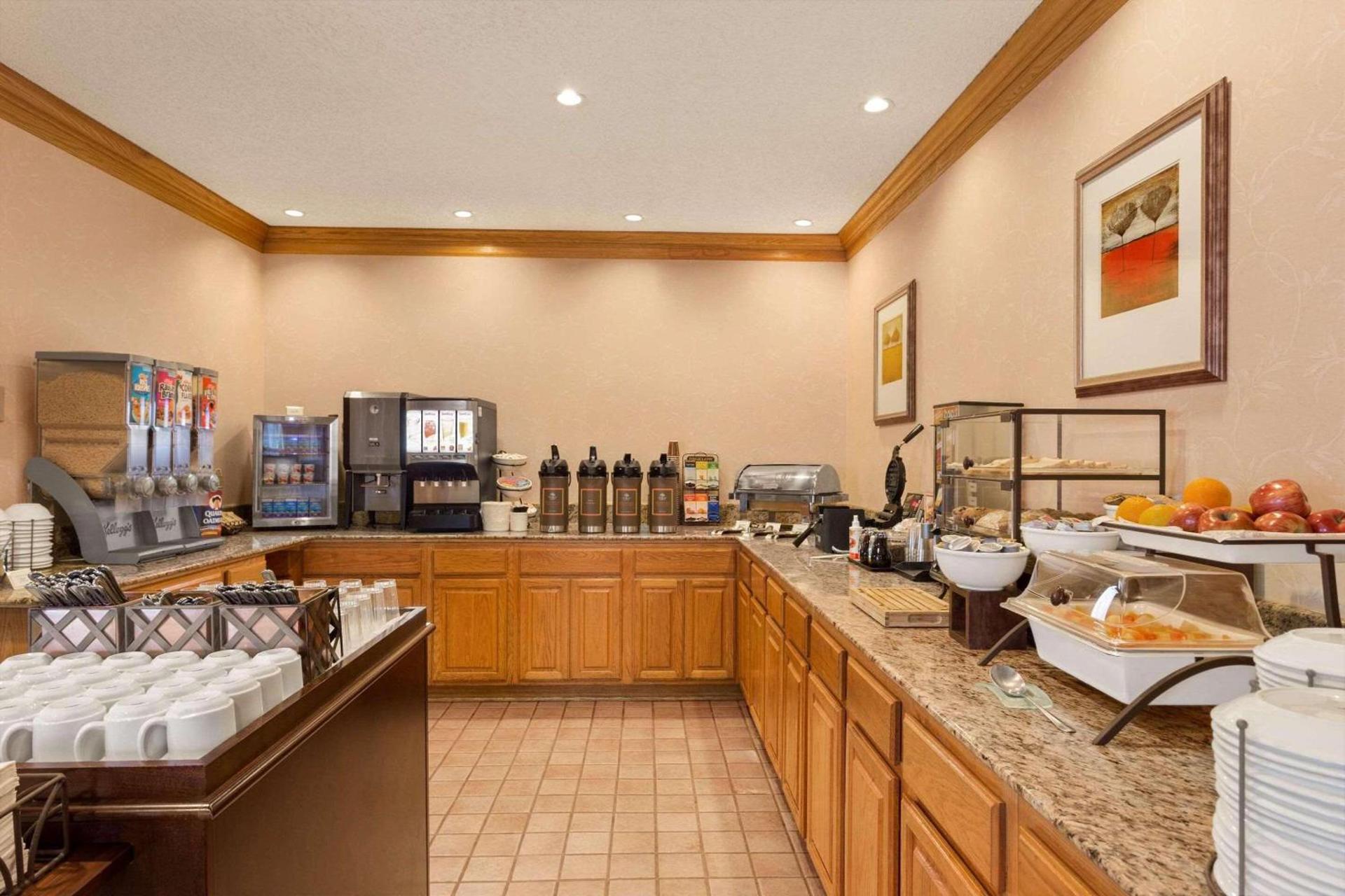 Country Inn & Suites by Radisson, Biloxi-Ocean Springs, MS photo 9