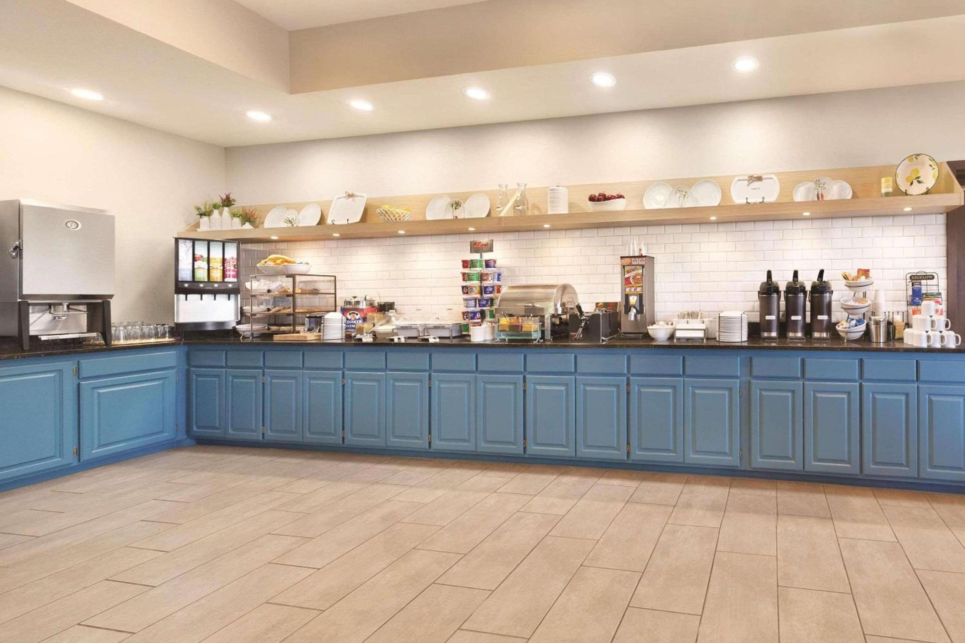 Country Inn & Suites by Radisson, Billings, MT photo 19