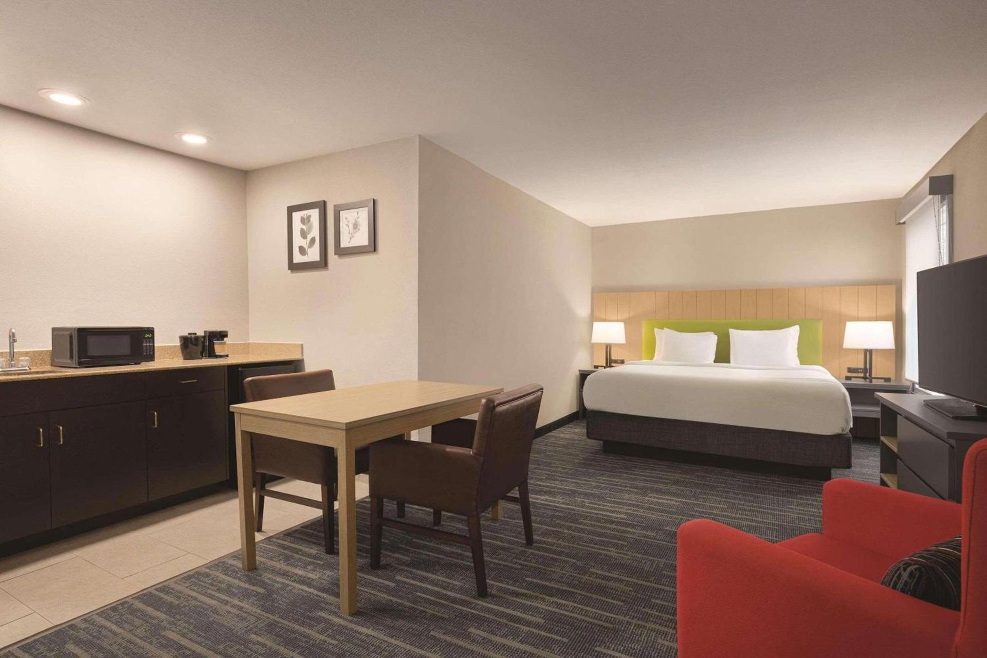 Country Inn & Suites by Radisson, Dunn I-95 photo 12