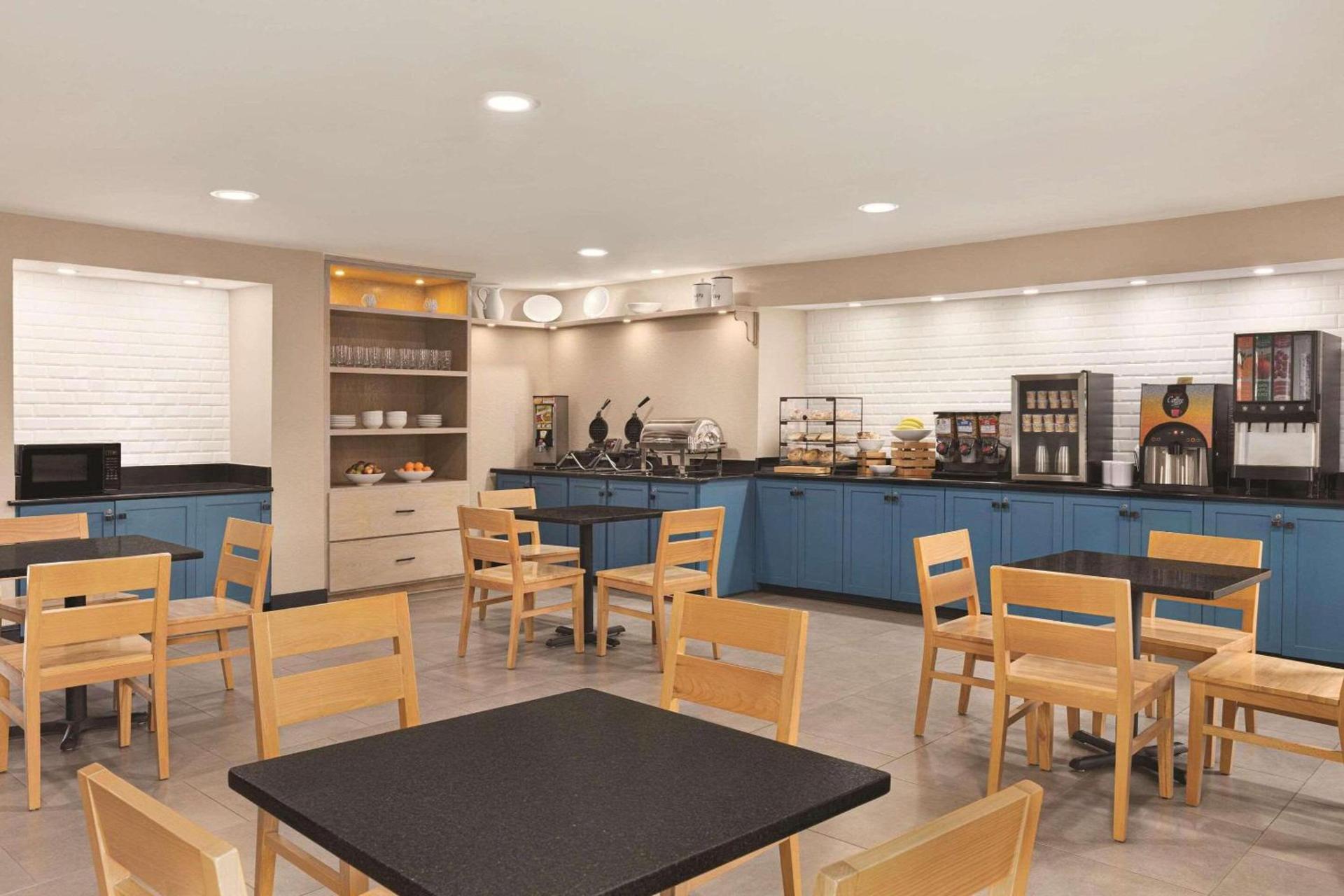 Country Inn & Suites by Radisson, Dunn I-95 photo 17