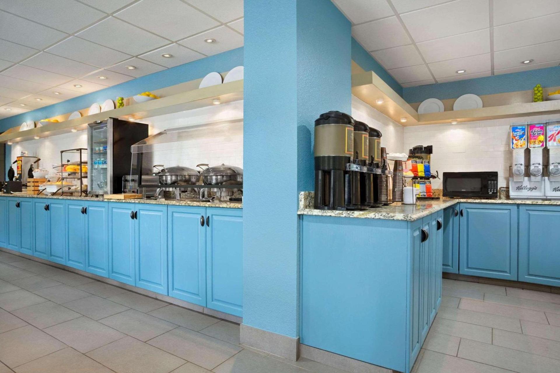 Country Inn & Suites by Radisson, Charlotte University Place, NC photo 9