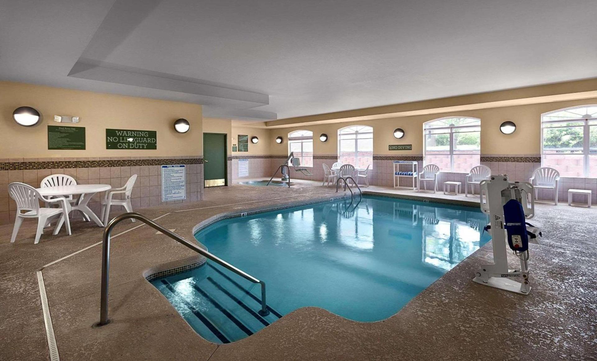 Comfort Inn & Suites Concord - Kannapolis photo 2