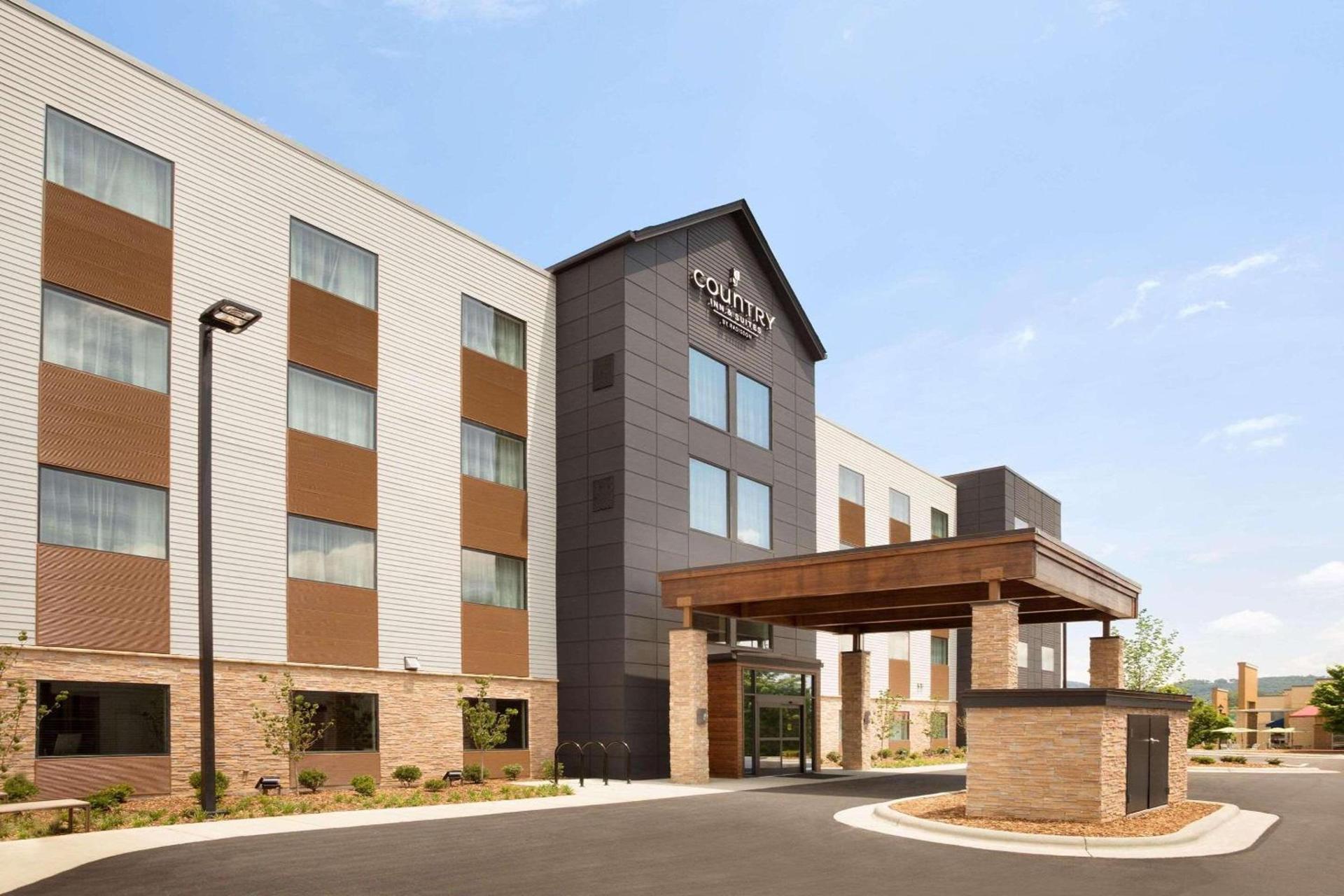 Country Inn & Suites by Radisson Asheville River Arts District — hotel in Asheville