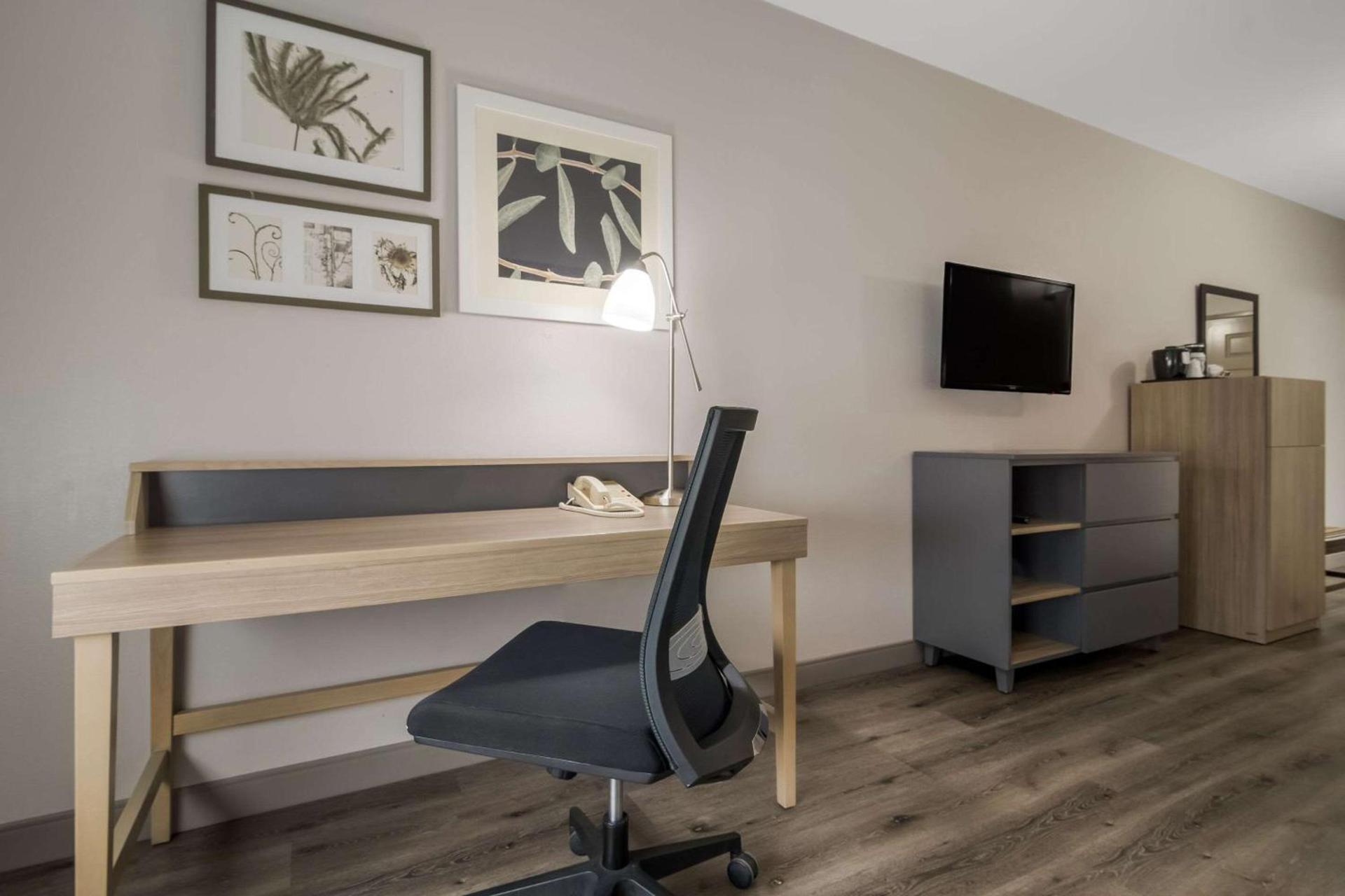 Country Inn & Suites by Radisson, Goldsboro, NC photo 8