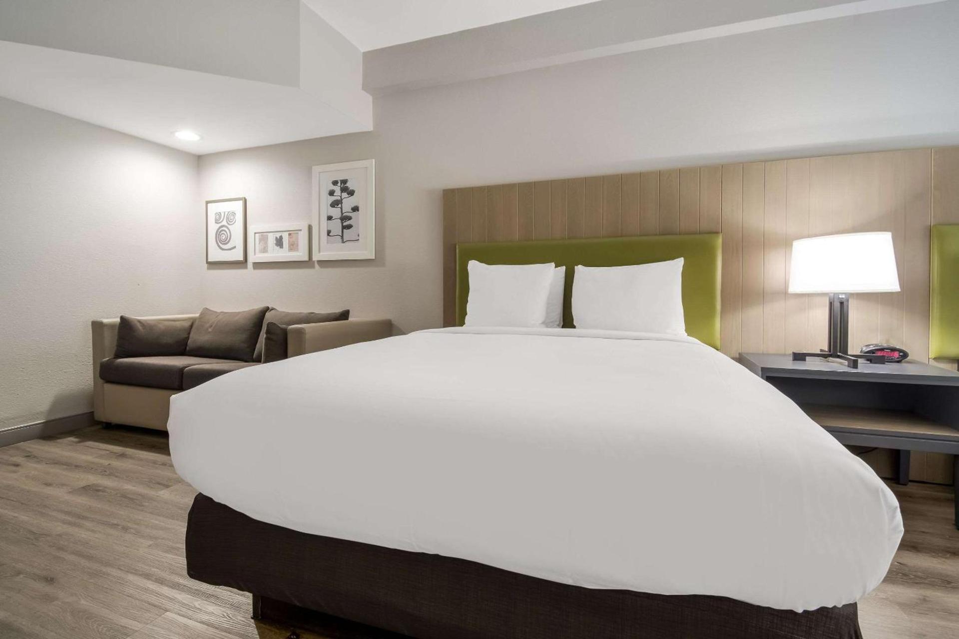 Country Inn & Suites by Radisson, Goldsboro, NC photo 16