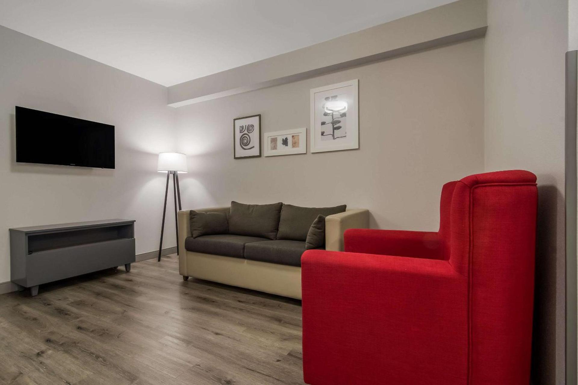 Country Inn & Suites by Radisson, Goldsboro, NC photo 21