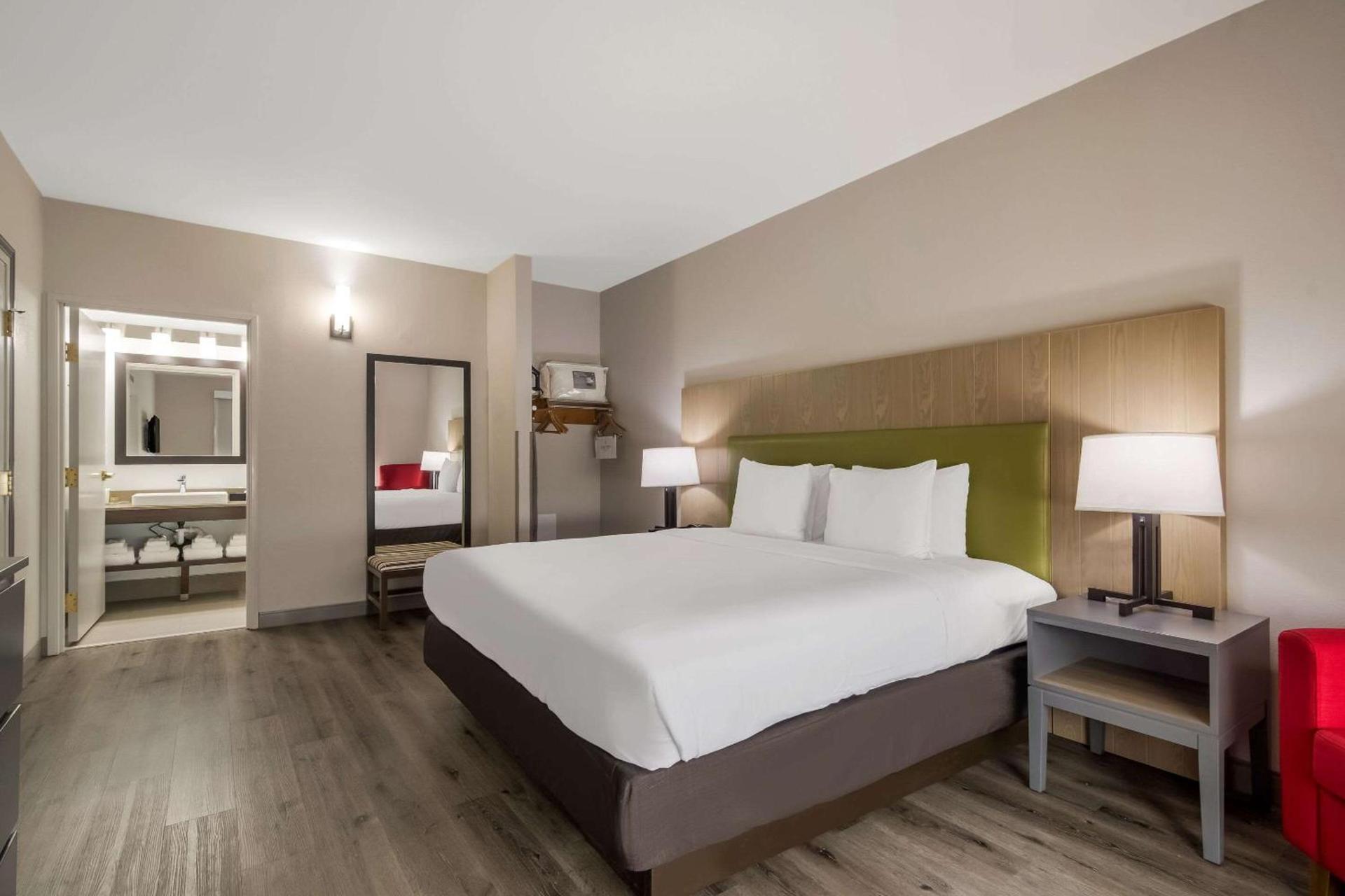Country Inn & Suites by Radisson, Goldsboro, NC photo 23