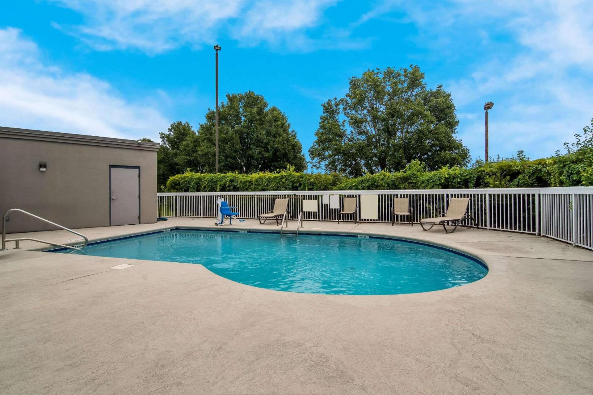 Country Inn & Suites by Radisson, Goldsboro, NC photo 29