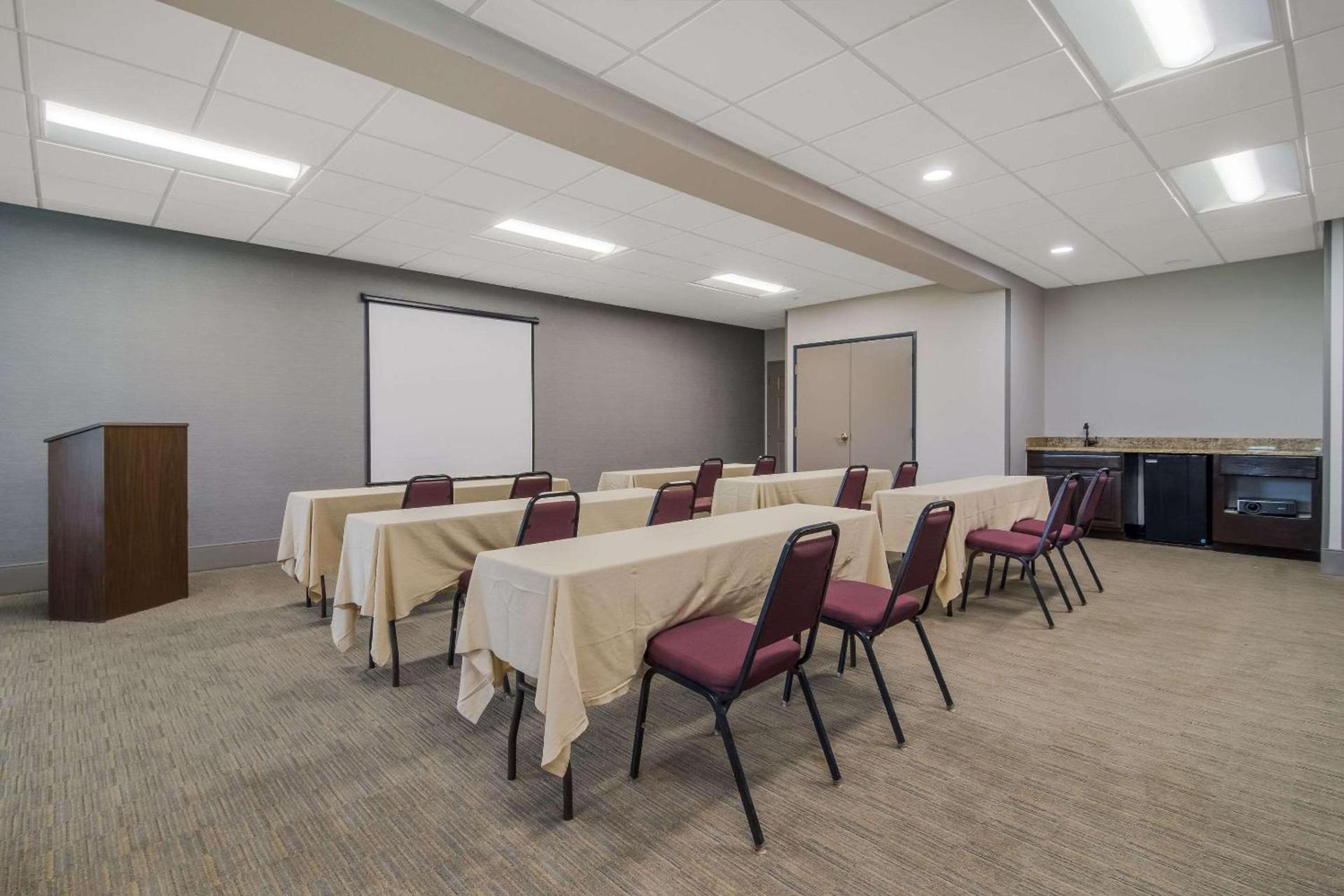 Country Inn & Suites by Radisson, Goldsboro, NC photo 33