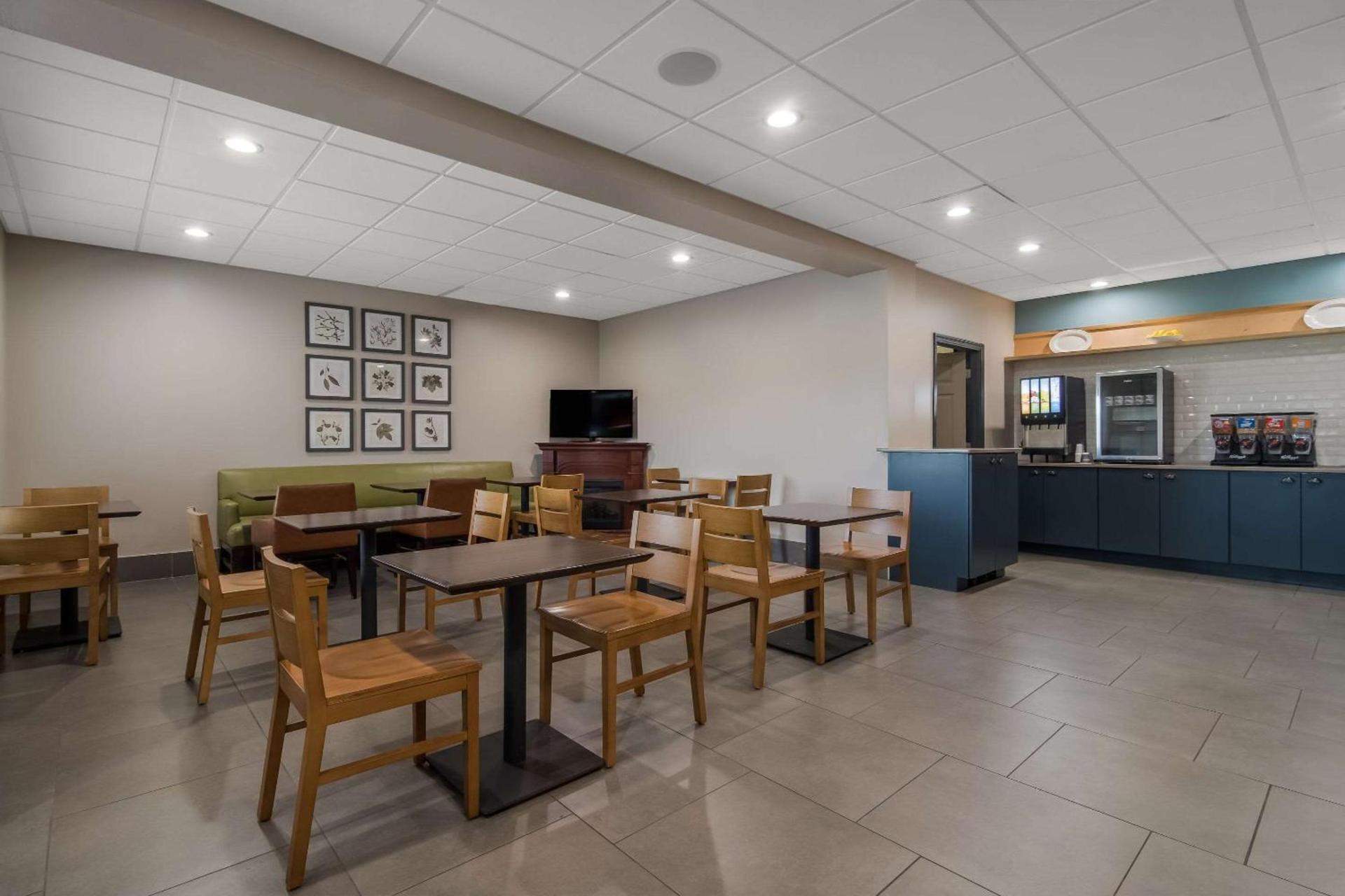 Country Inn & Suites by Radisson, Goldsboro, NC photo 36