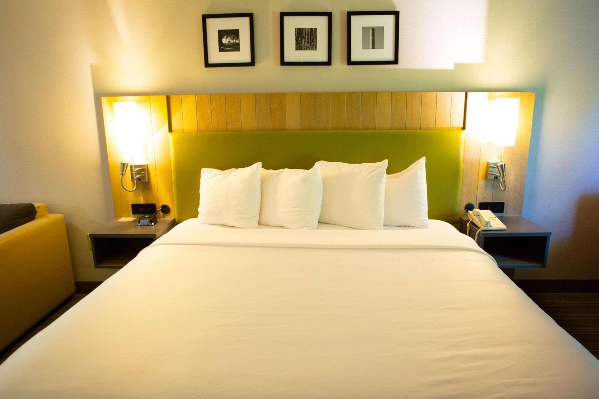 Country Inn & Suites by Radisson, Burlington Elon , NC photo 21