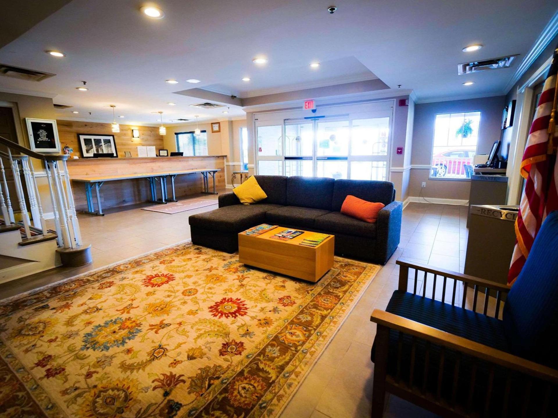 Country Inn & Suites by Radisson, Burlington Elon , NC photo 9