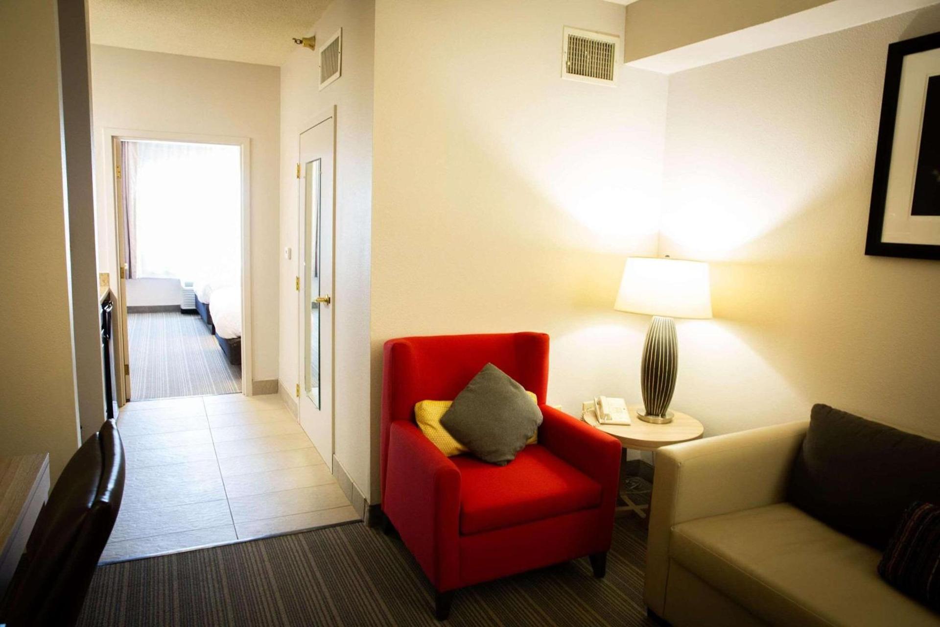 Country Inn & Suites by Radisson, Burlington Elon , NC photo 35