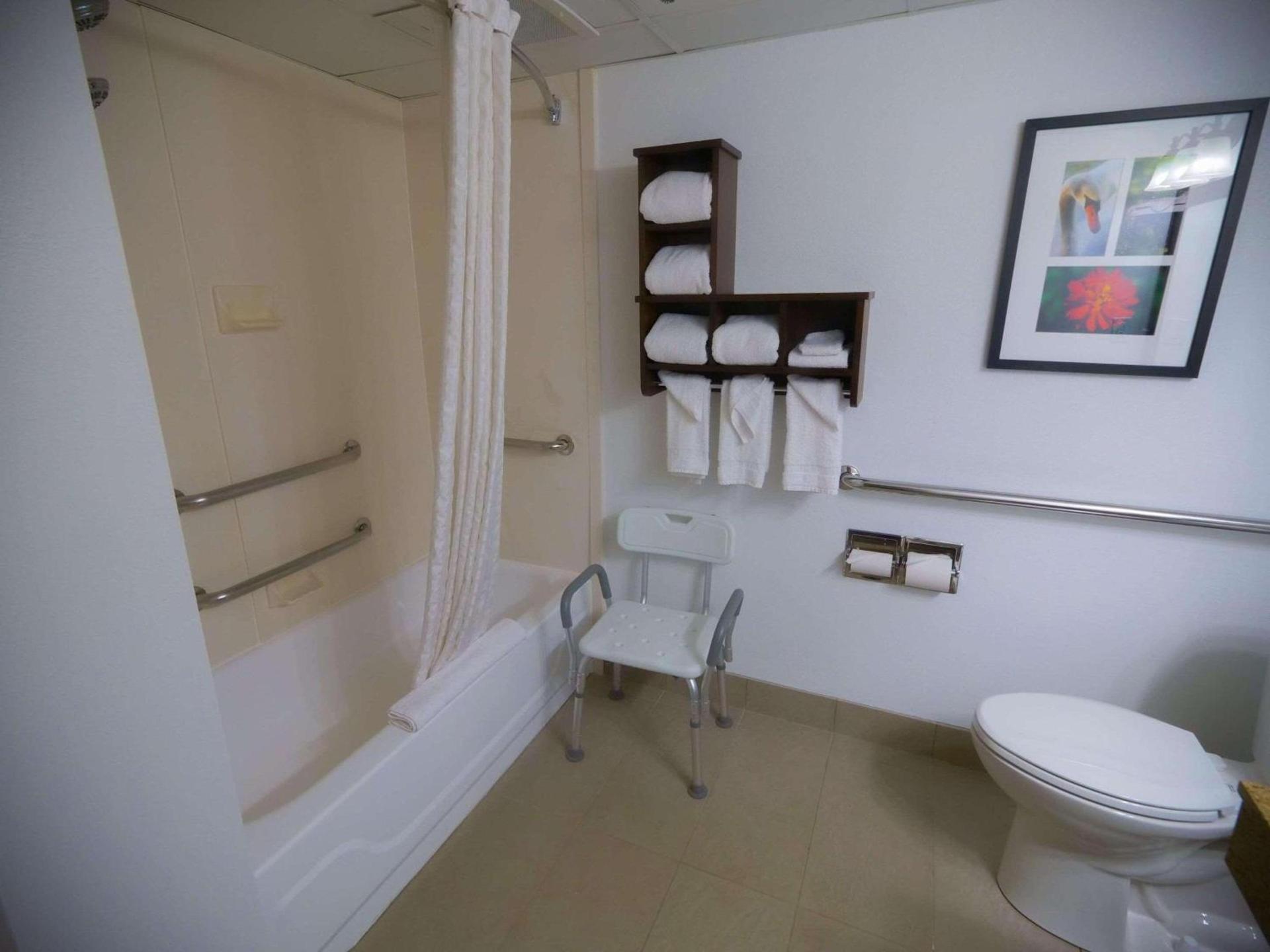 Country Inn & Suites by Radisson, Burlington Elon , NC photo 37
