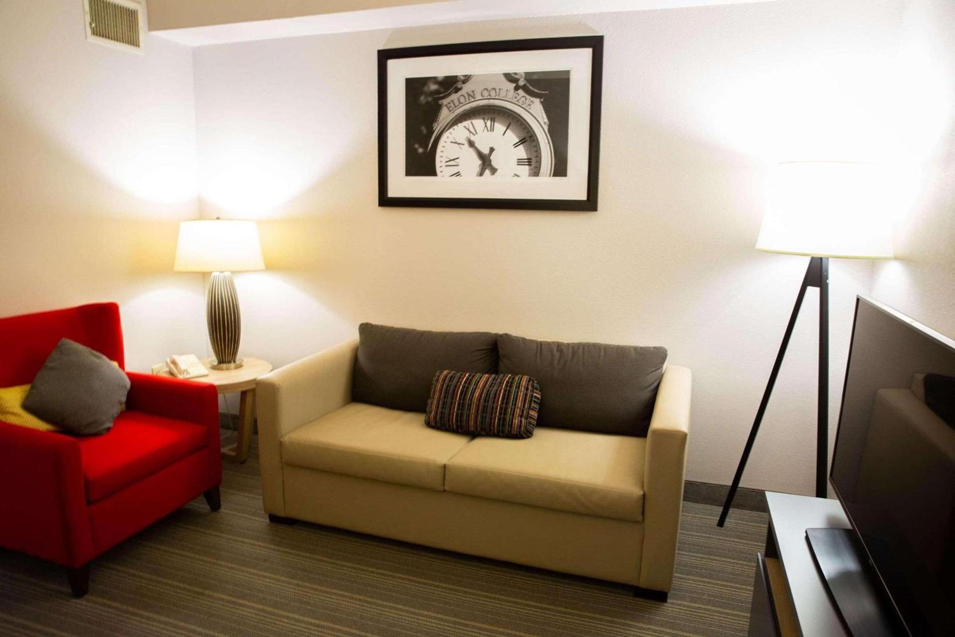 Country Inn & Suites by Radisson, Burlington Elon , NC photo 34