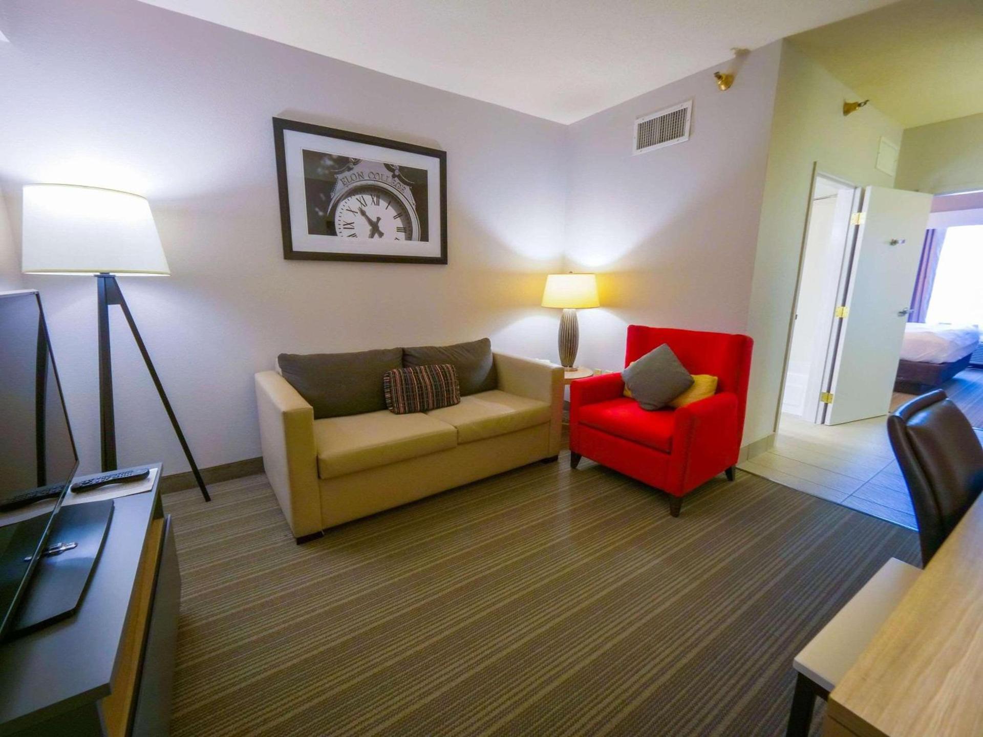 Country Inn & Suites by Radisson, Burlington Elon , NC photo 33