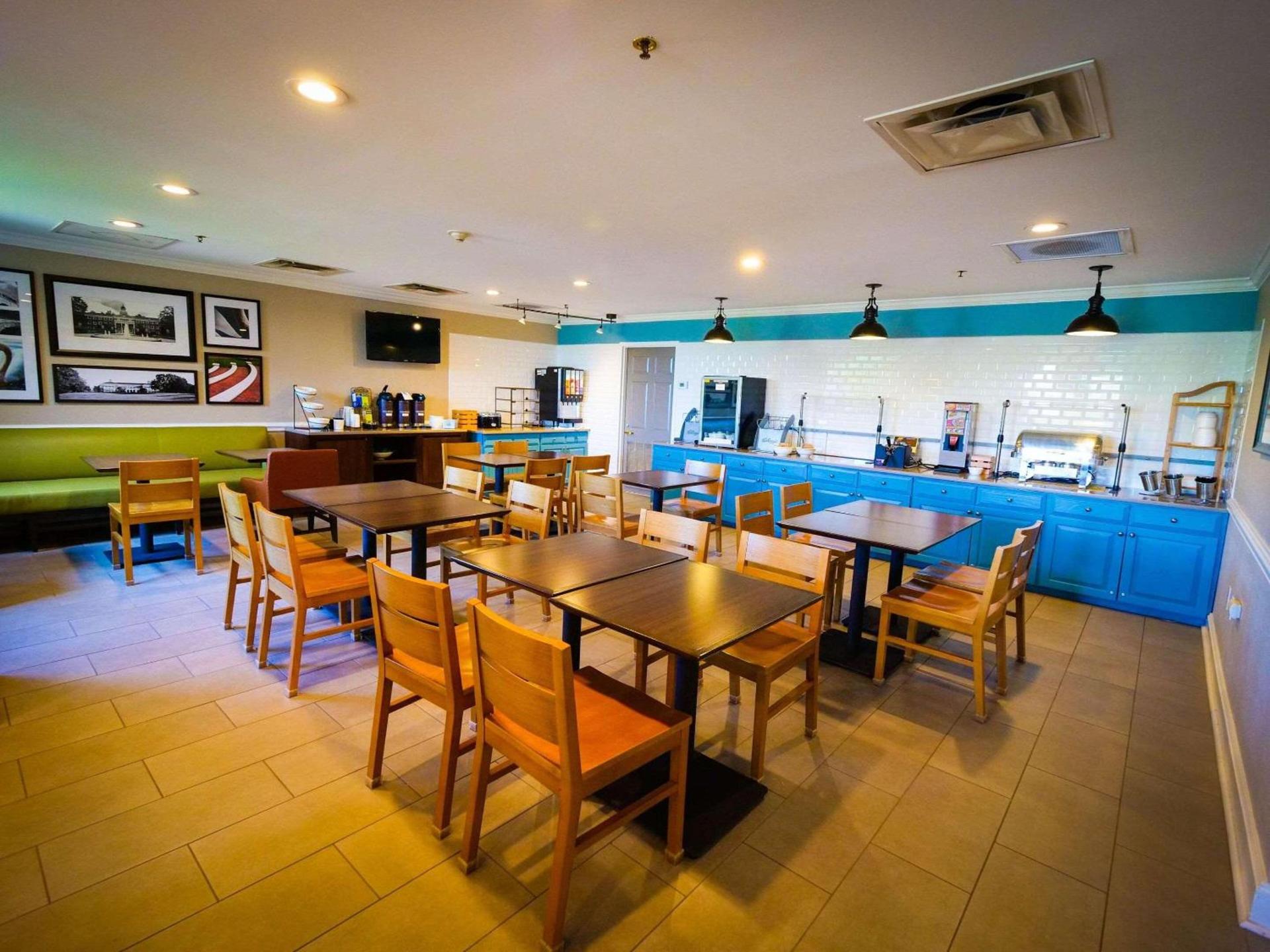 Country Inn & Suites by Radisson, Burlington Elon , NC photo 14