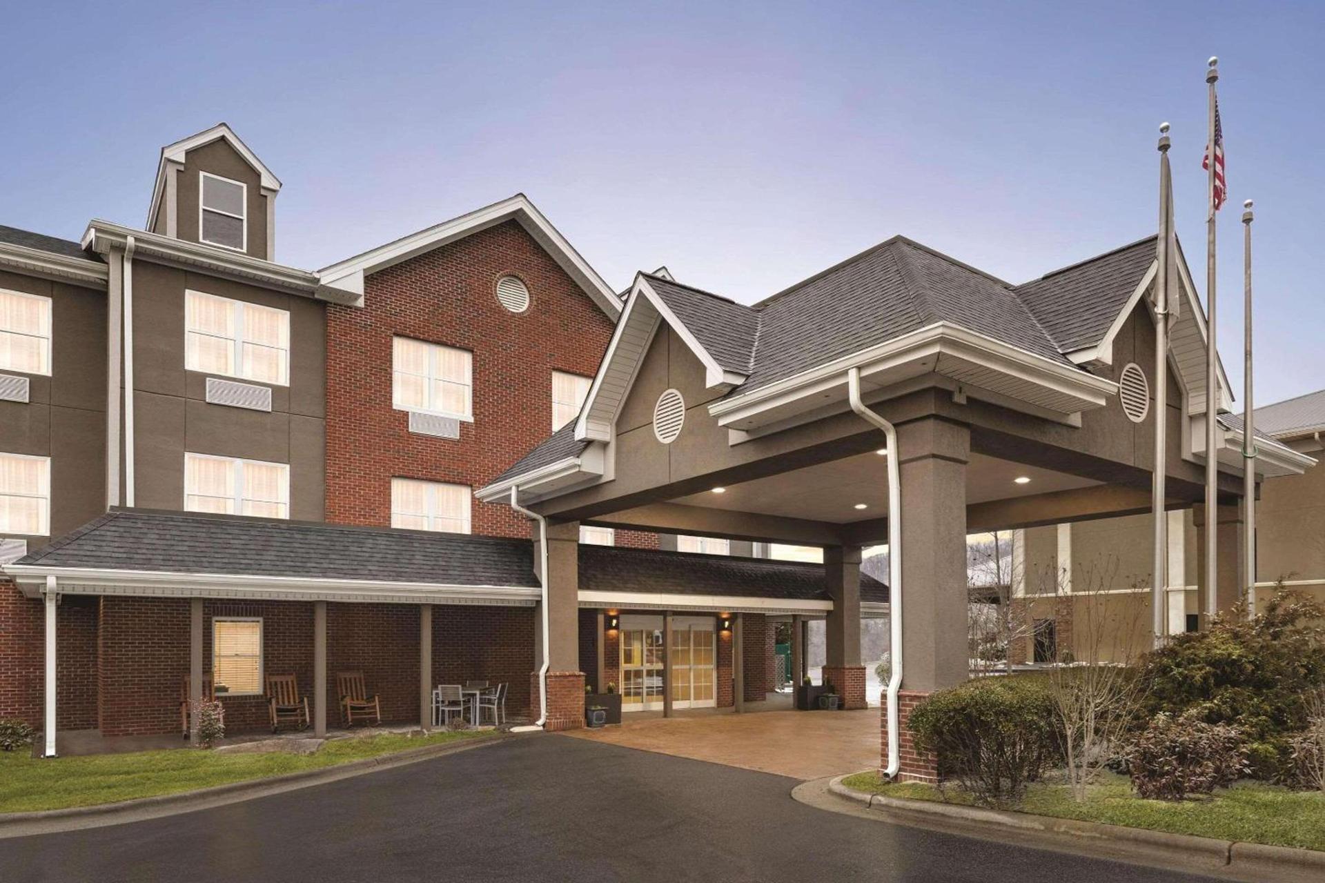 Country Inn & Suites by Radisson, Boone, NC photo 2