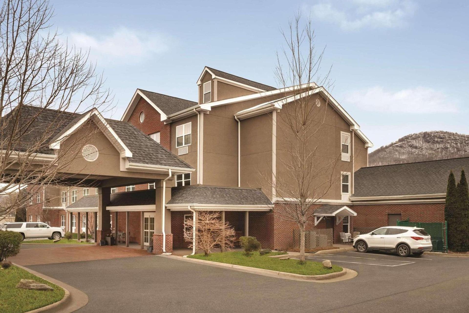 Country Inn & Suites by Radisson, Boone, NC photo 3