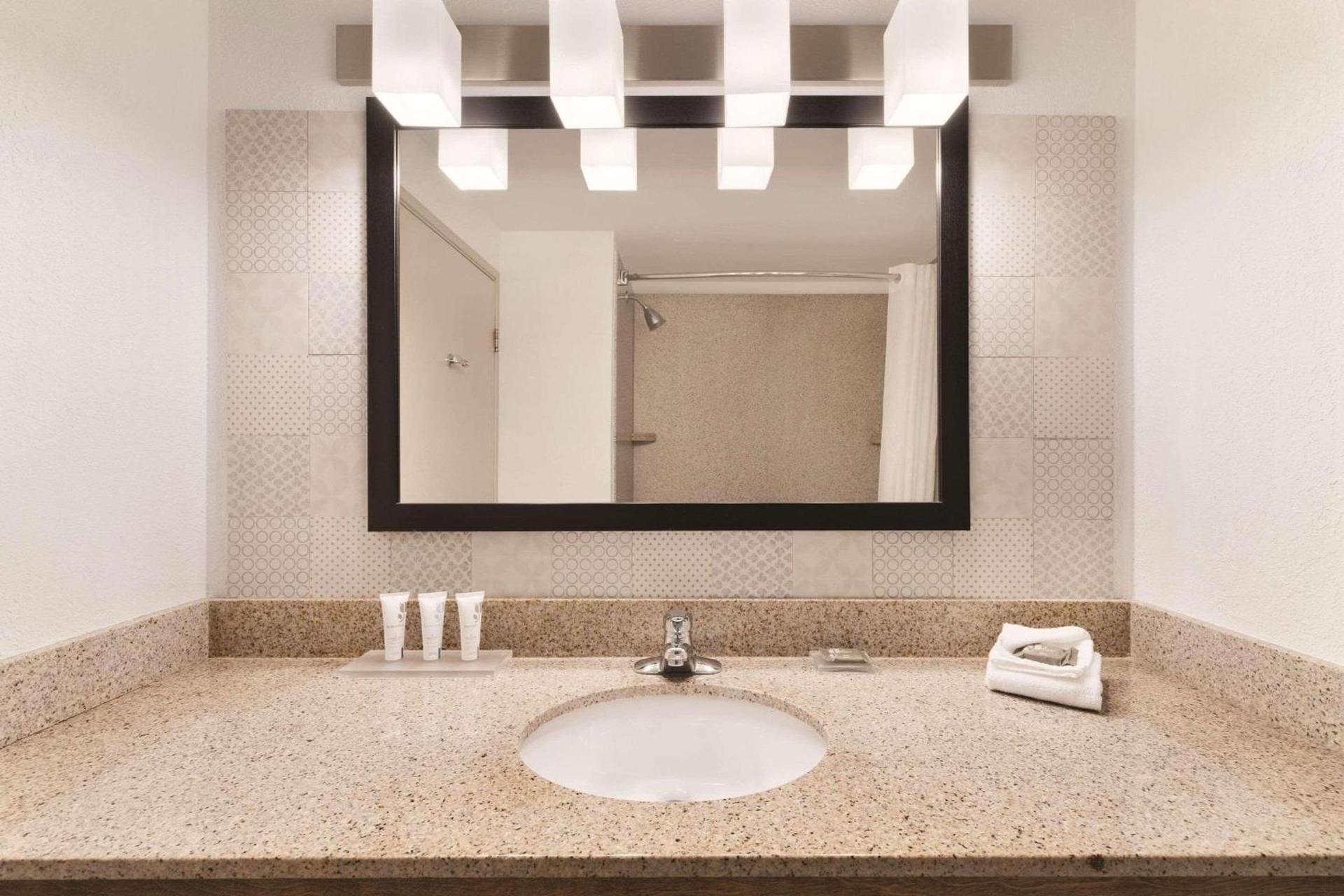 Country Inn & Suites by Radisson, Boone, NC photo 8