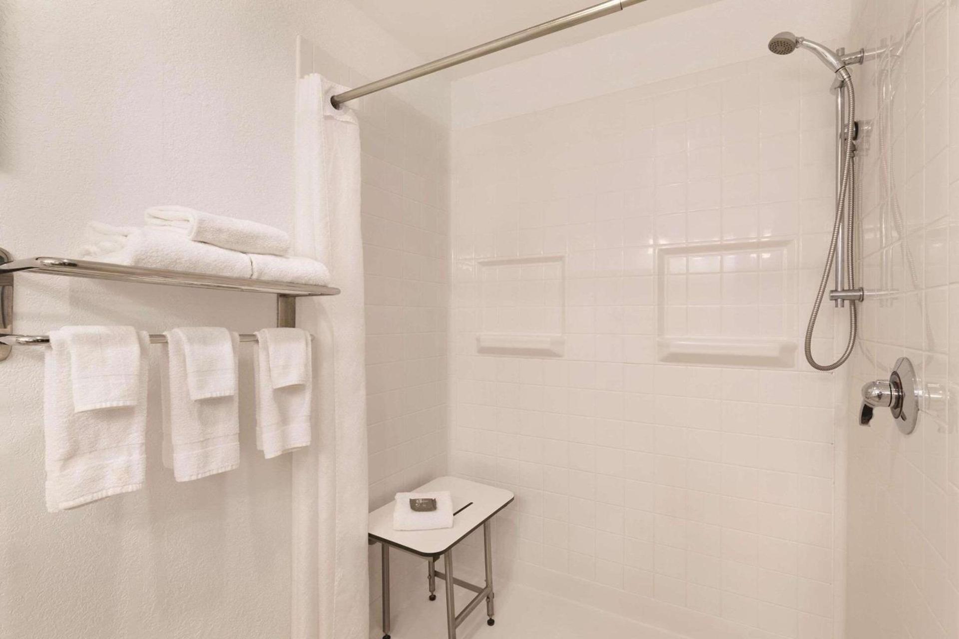 Country Inn & Suites by Radisson, Boone, NC photo 9