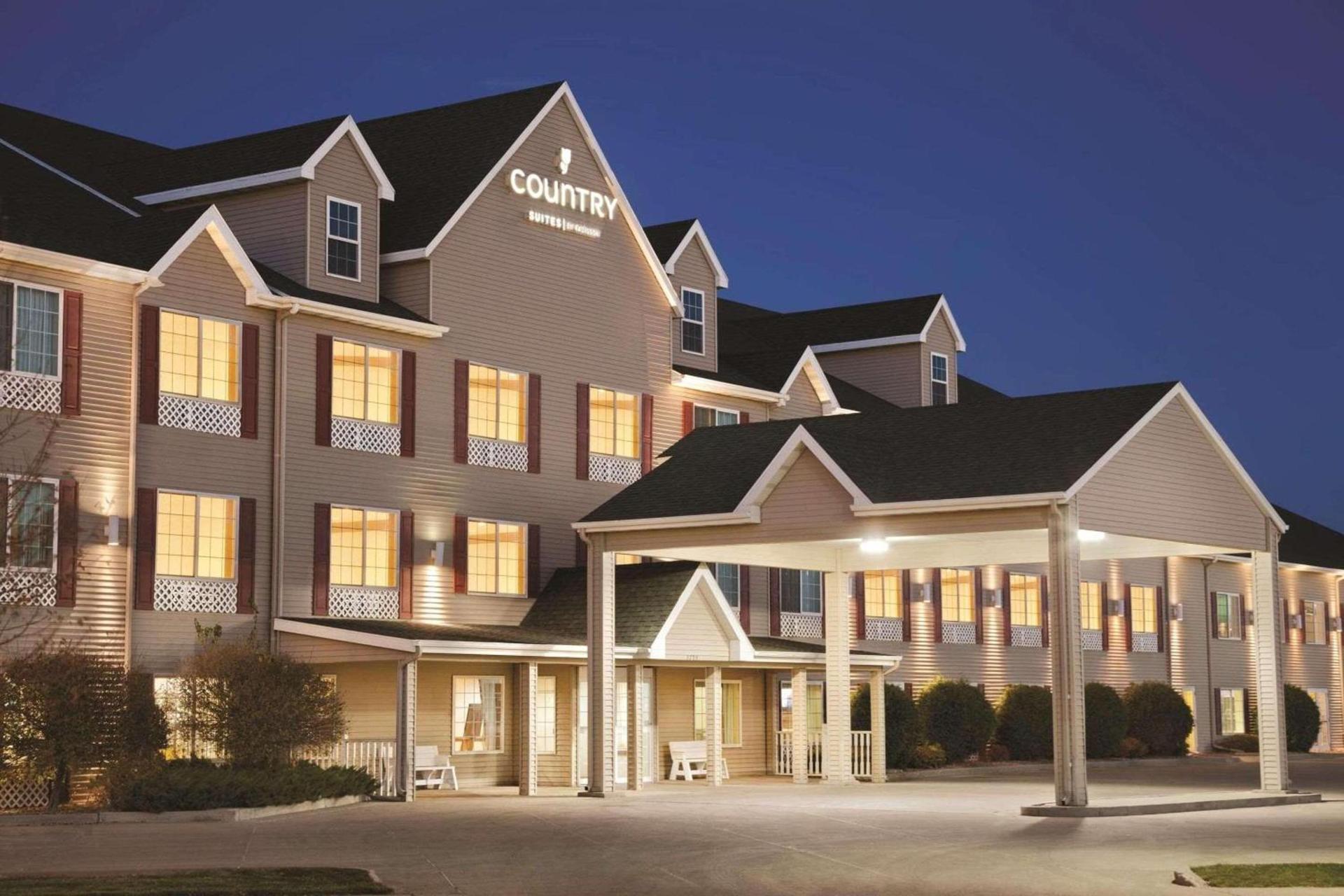 Country Inn & Suites by Radisson Bismarck Waterpark — hotel in Bismarck