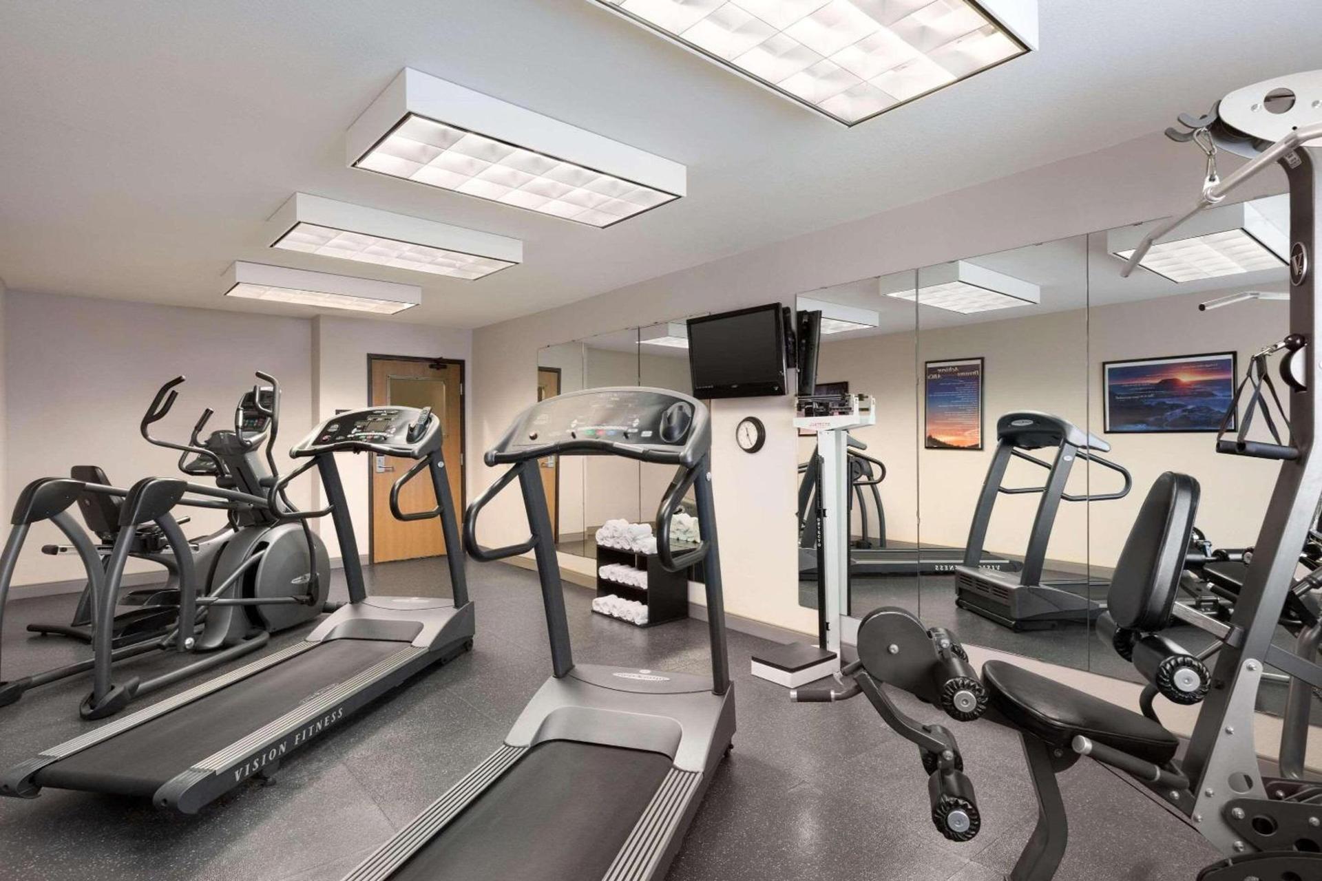 Country Inn & Suites by Radisson, Sidney, NE photo 13