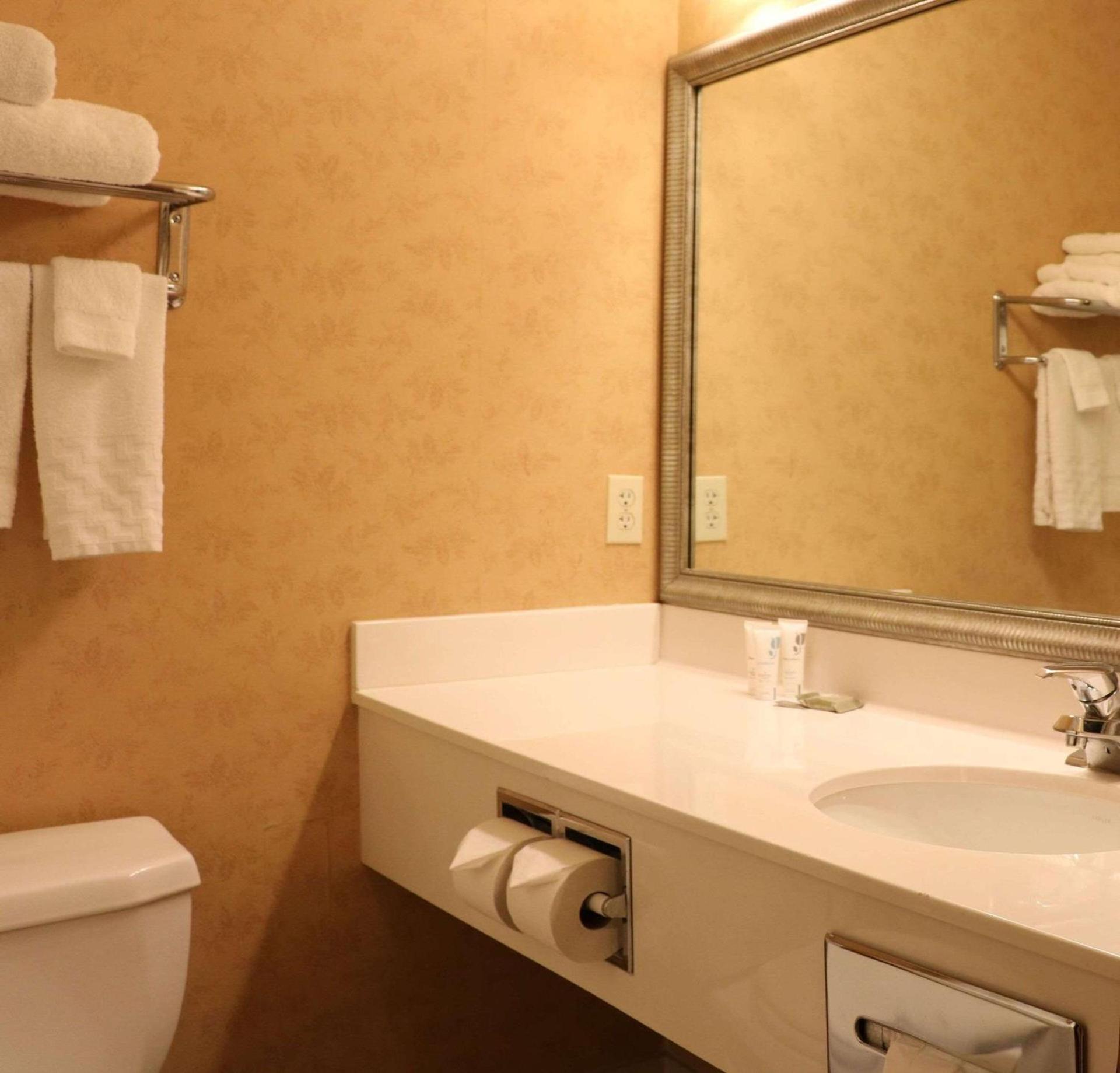 Country Inn & Suites by Radisson, Lincoln North Hotel and Conference Center, NE photo 6