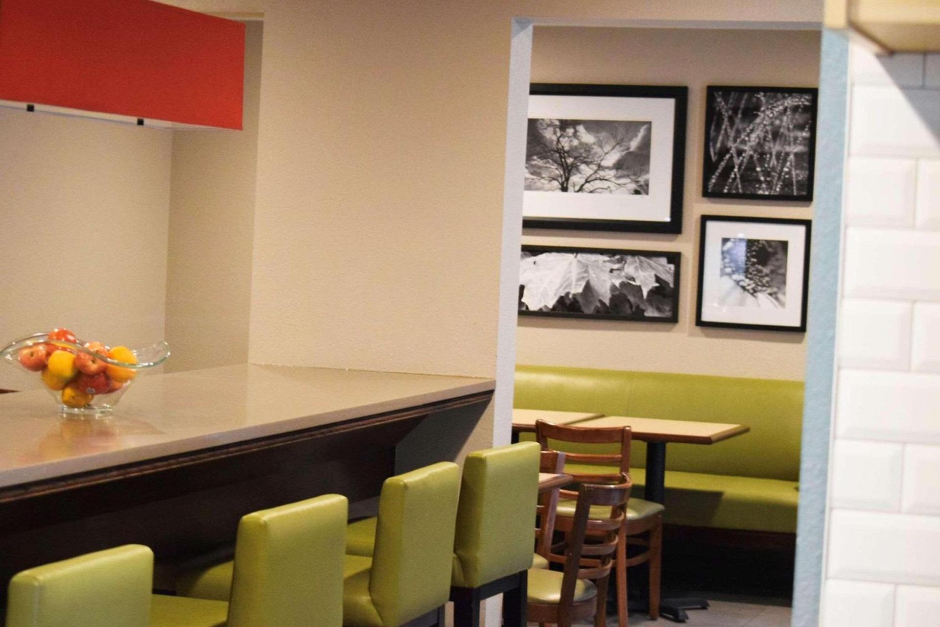 Country Inn & Suites by Radisson, Lincoln North Hotel and Conference Center, NE photo 19