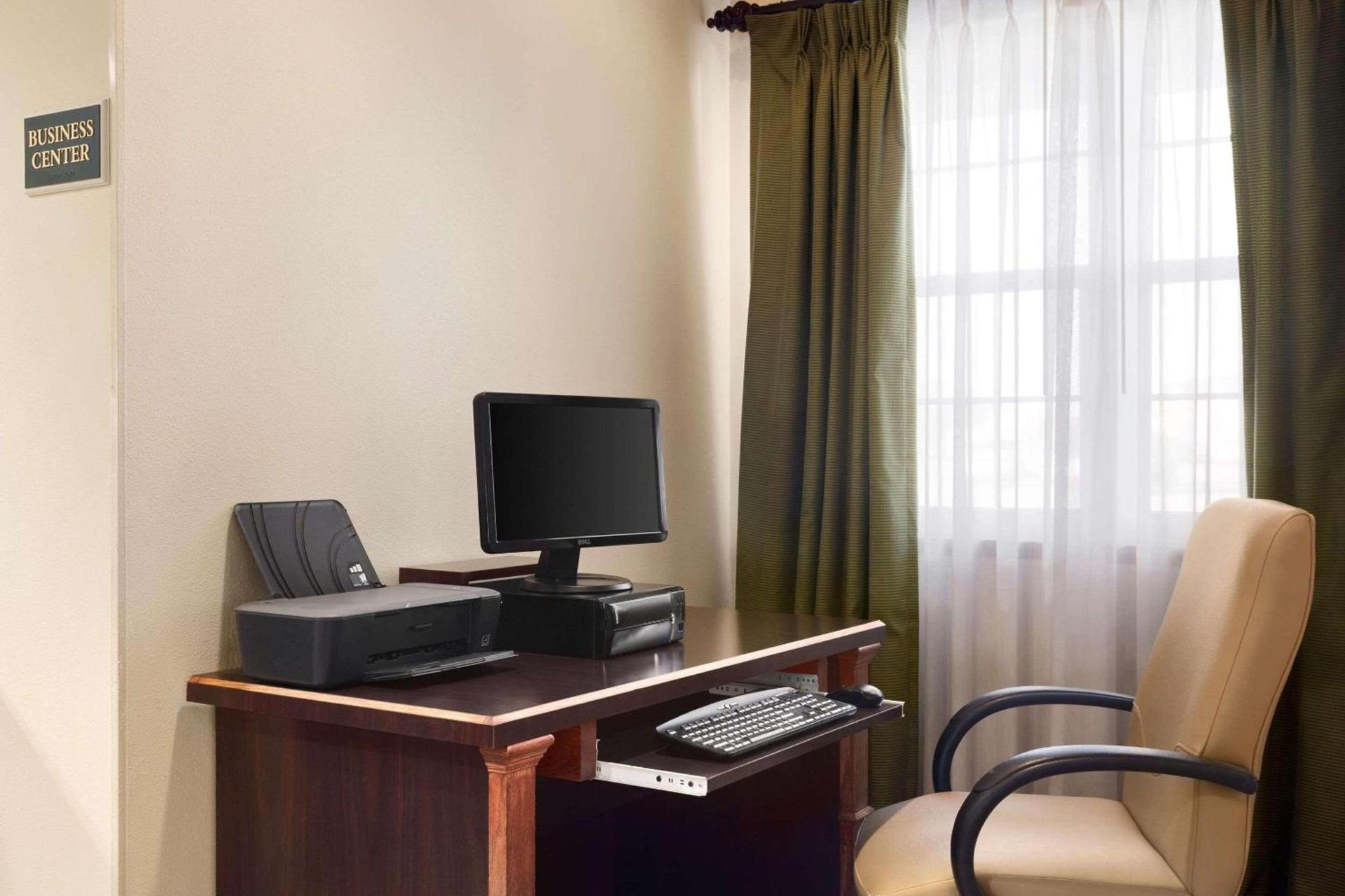 Country Inn & Suites by Radisson, Kearney, NE photo 10