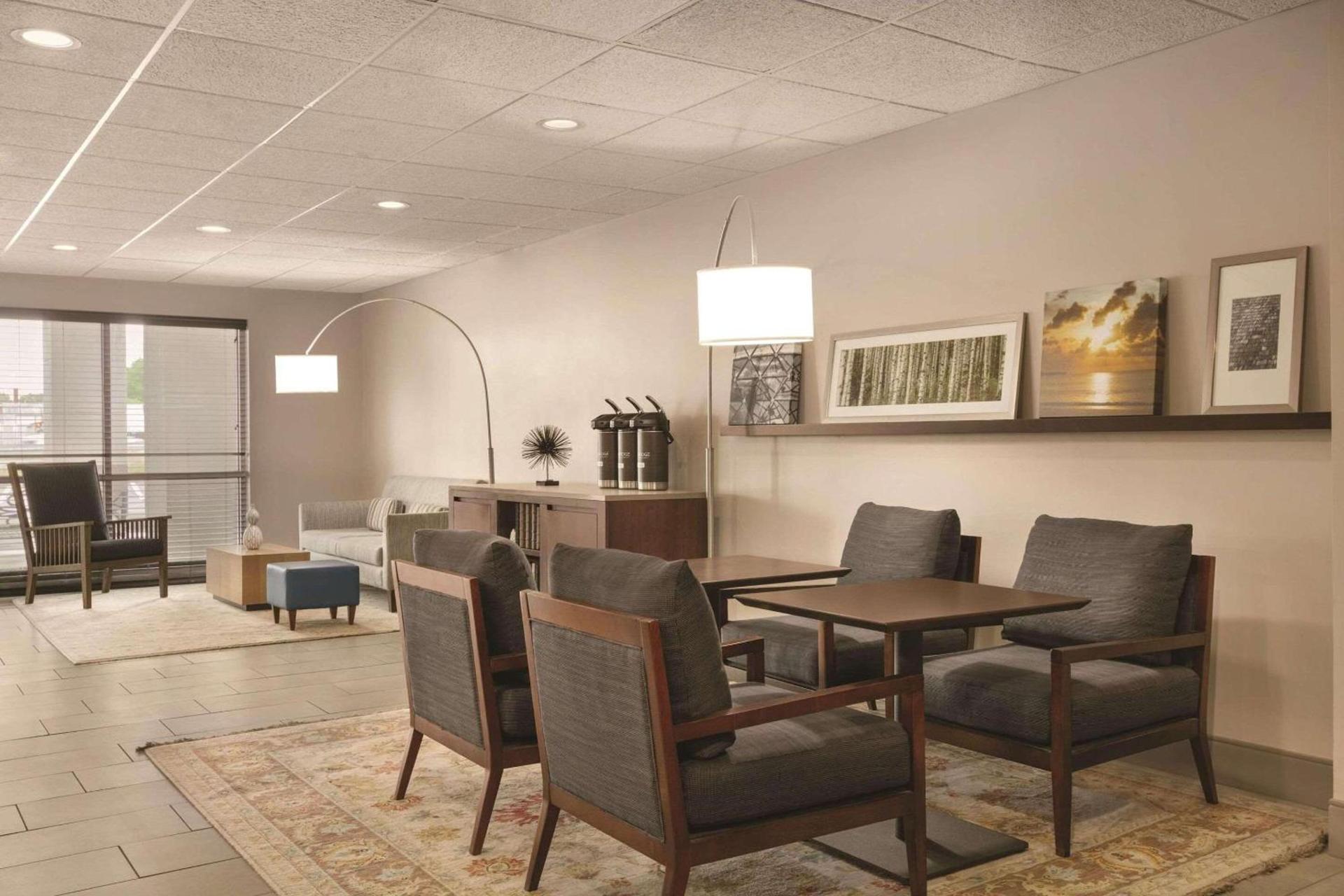 Country Inn & Suites by Radisson, Port Clinton, OH photo 2