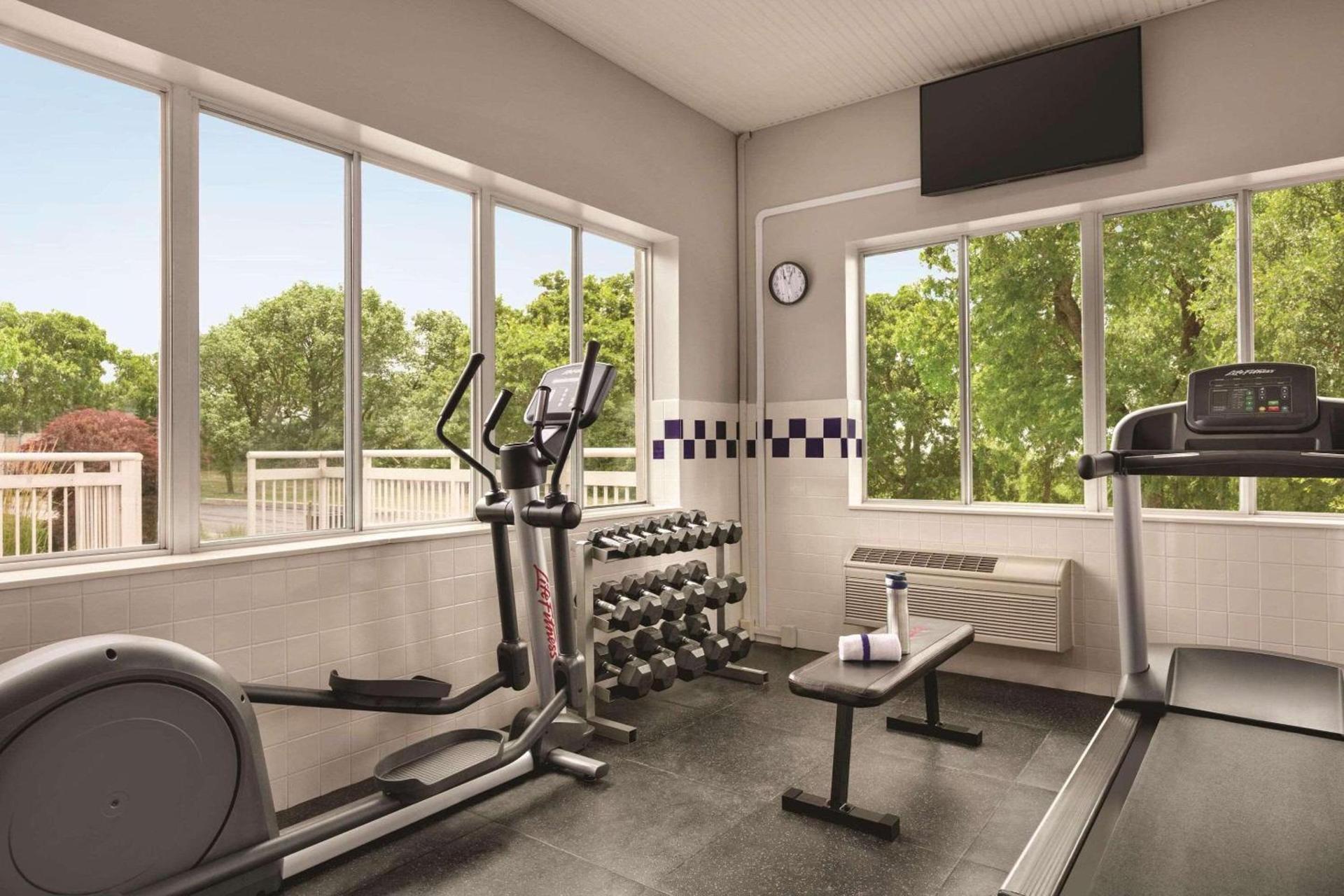 Country Inn & Suites by Radisson, Port Clinton, OH photo 10