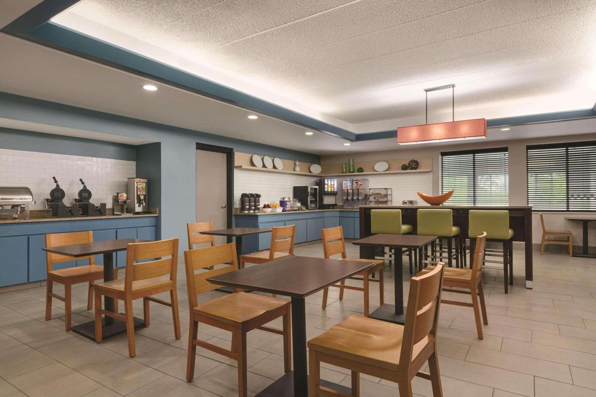 Country Inn & Suites by Radisson, Port Clinton, OH photo 13