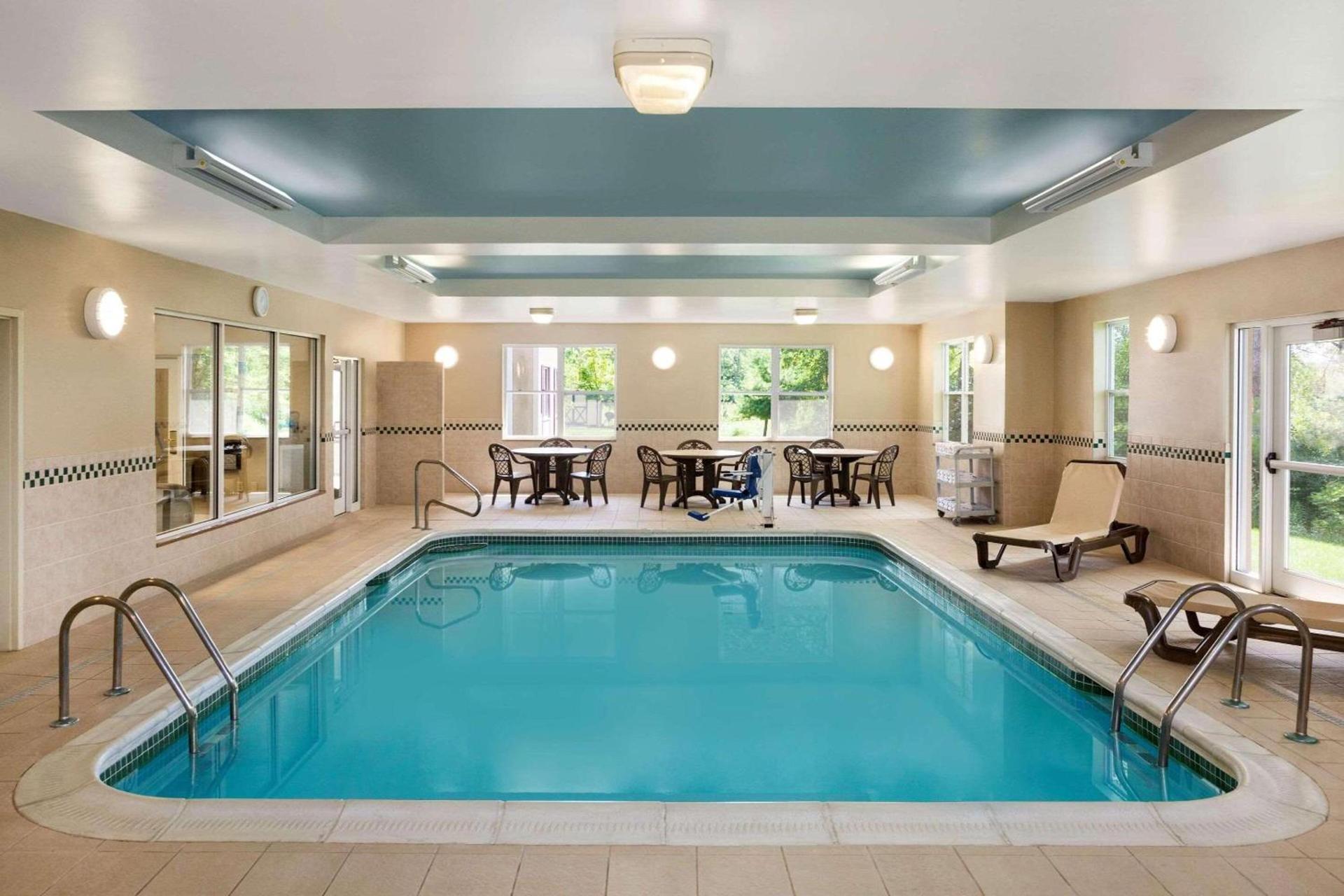 Country Inn & Suites by Radisson, Ithaca, NY photo 8