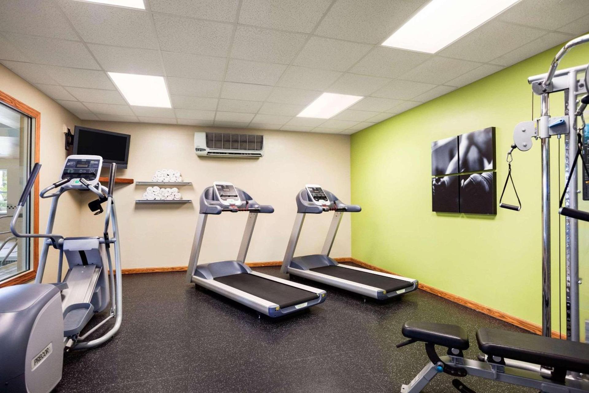 Country Inn & Suites by Radisson, Ithaca, NY photo 9