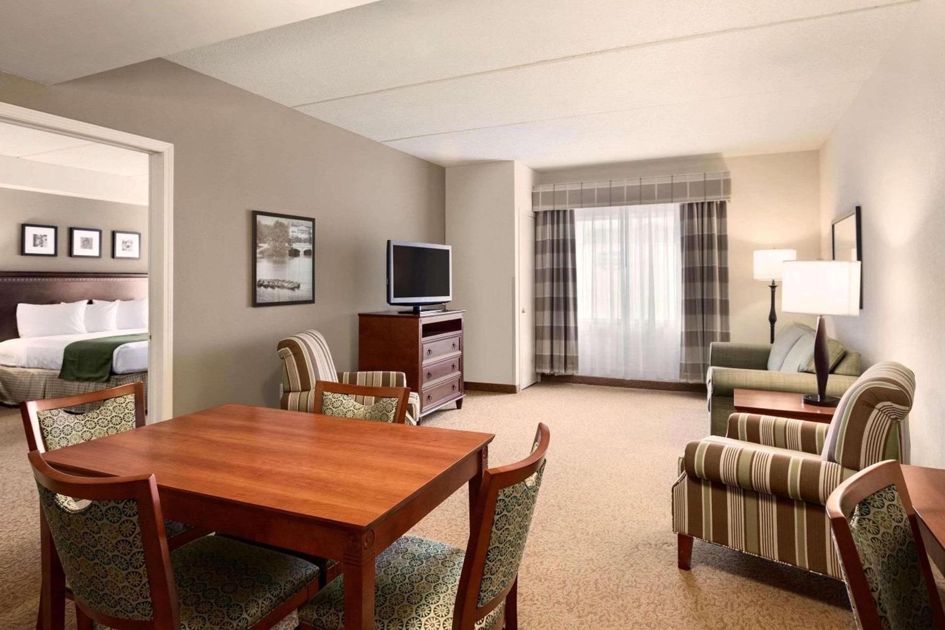Country Inn & Suites by Radisson, Buffalo South I-90, NY photo 7