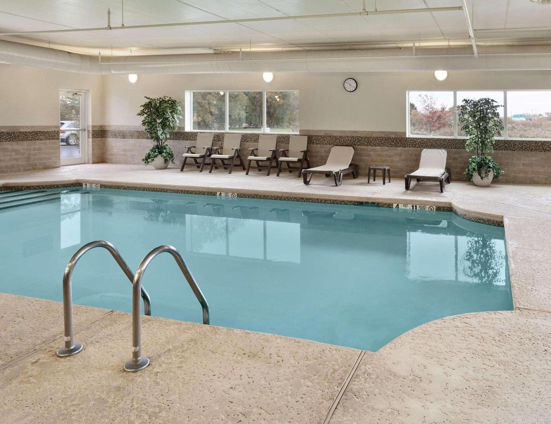Country Inn & Suites by Radisson, Buffalo South I-90, NY photo 11