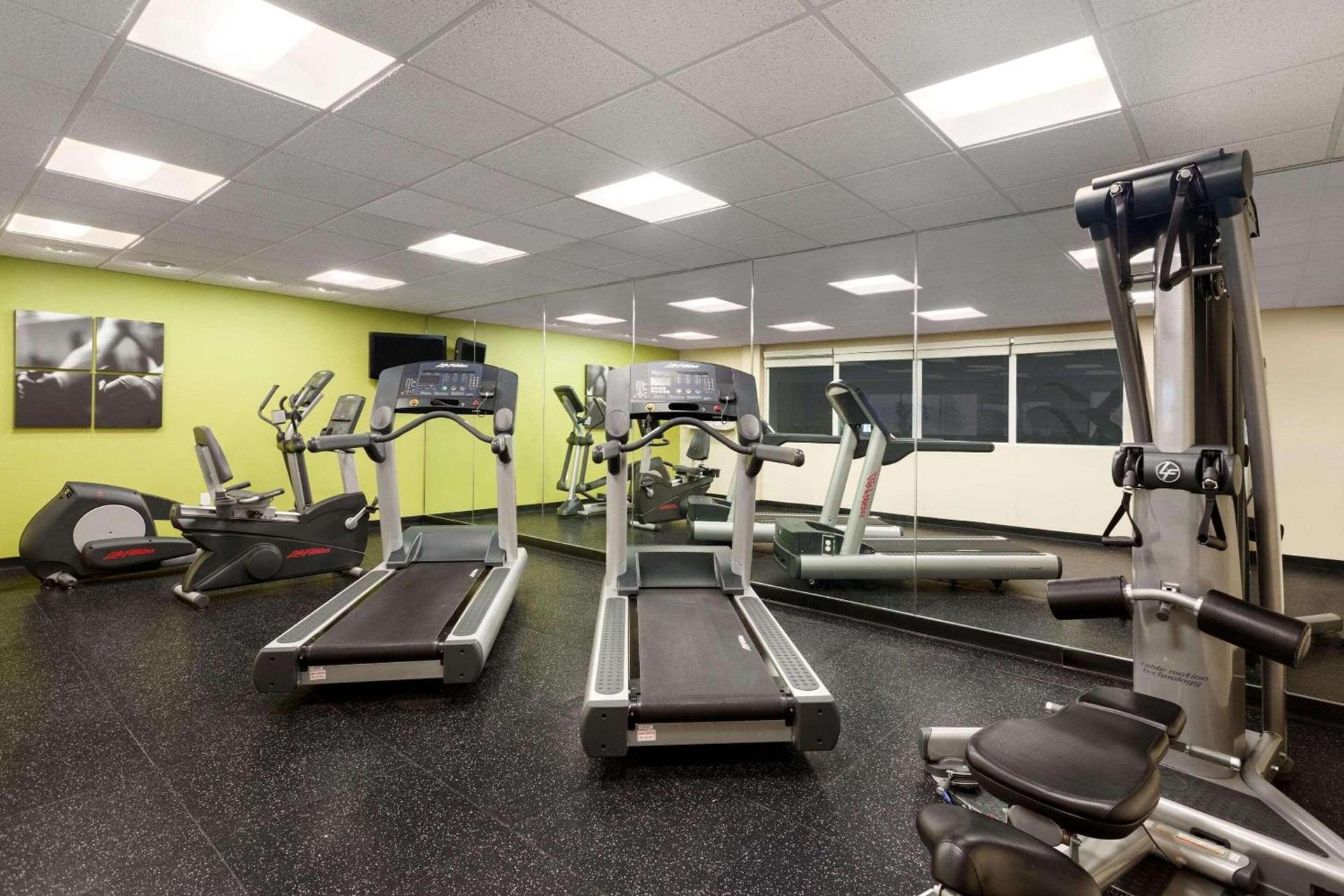 Country Inn & Suites by Radisson, Buffalo South I-90, NY photo 12