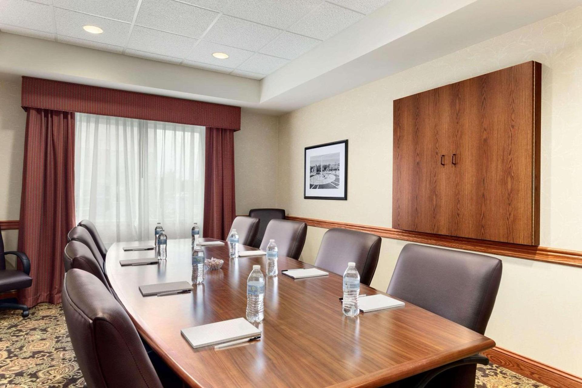 Country Inn & Suites by Radisson, Buffalo South I-90, NY photo 14