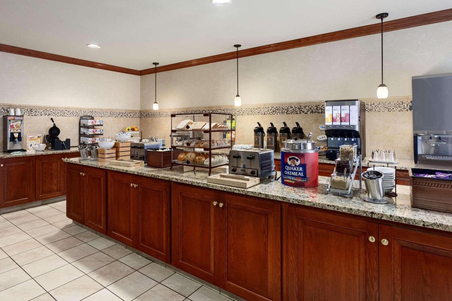 Country Inn & Suites by Radisson, Buffalo South I-90, NY photo 15