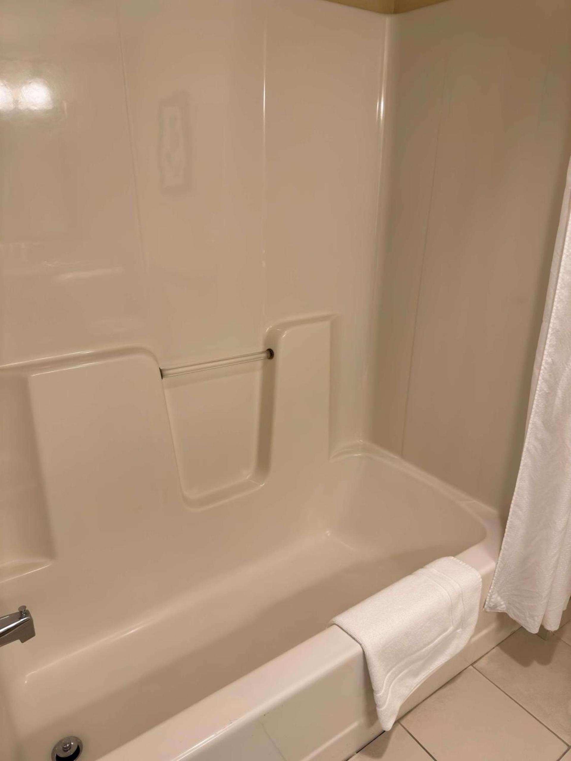 Country Inn & Suites by Radisson, Macedonia, OH photo 19