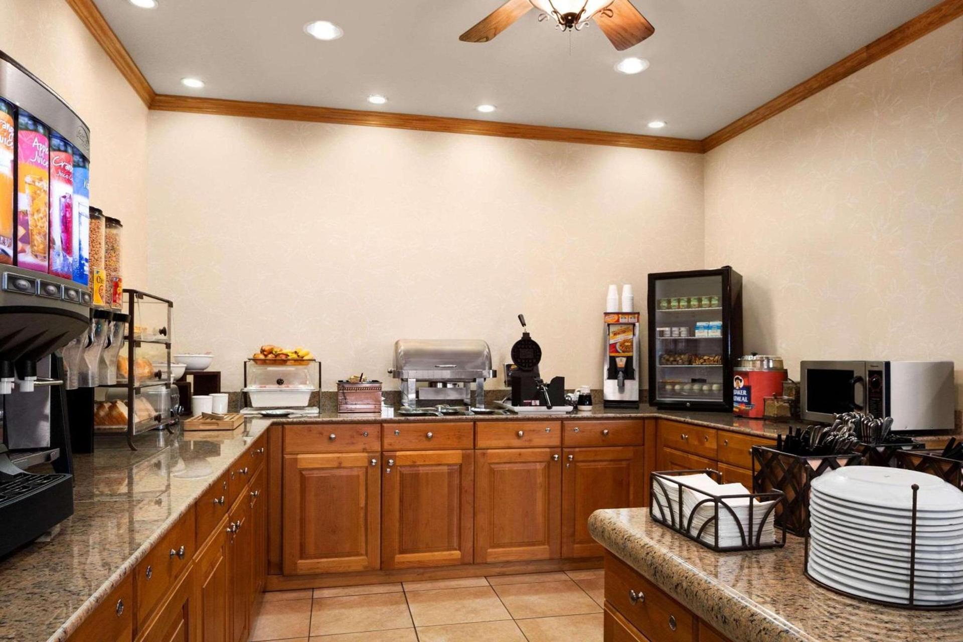 Country Inn & Suites by Radisson, Columbus West, OH photo 13