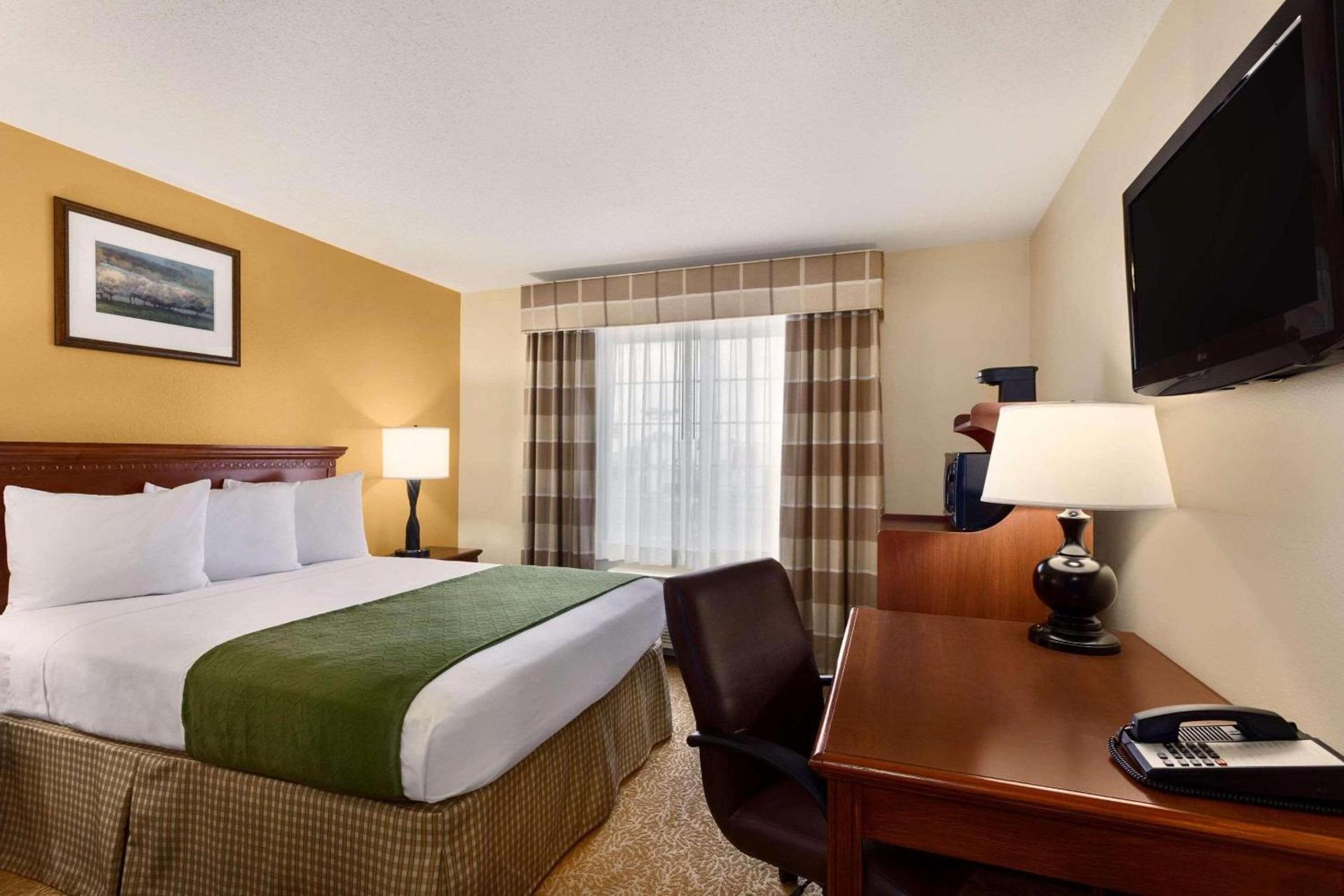 Country Inn & Suites by Radisson, Marion, OH photo 5