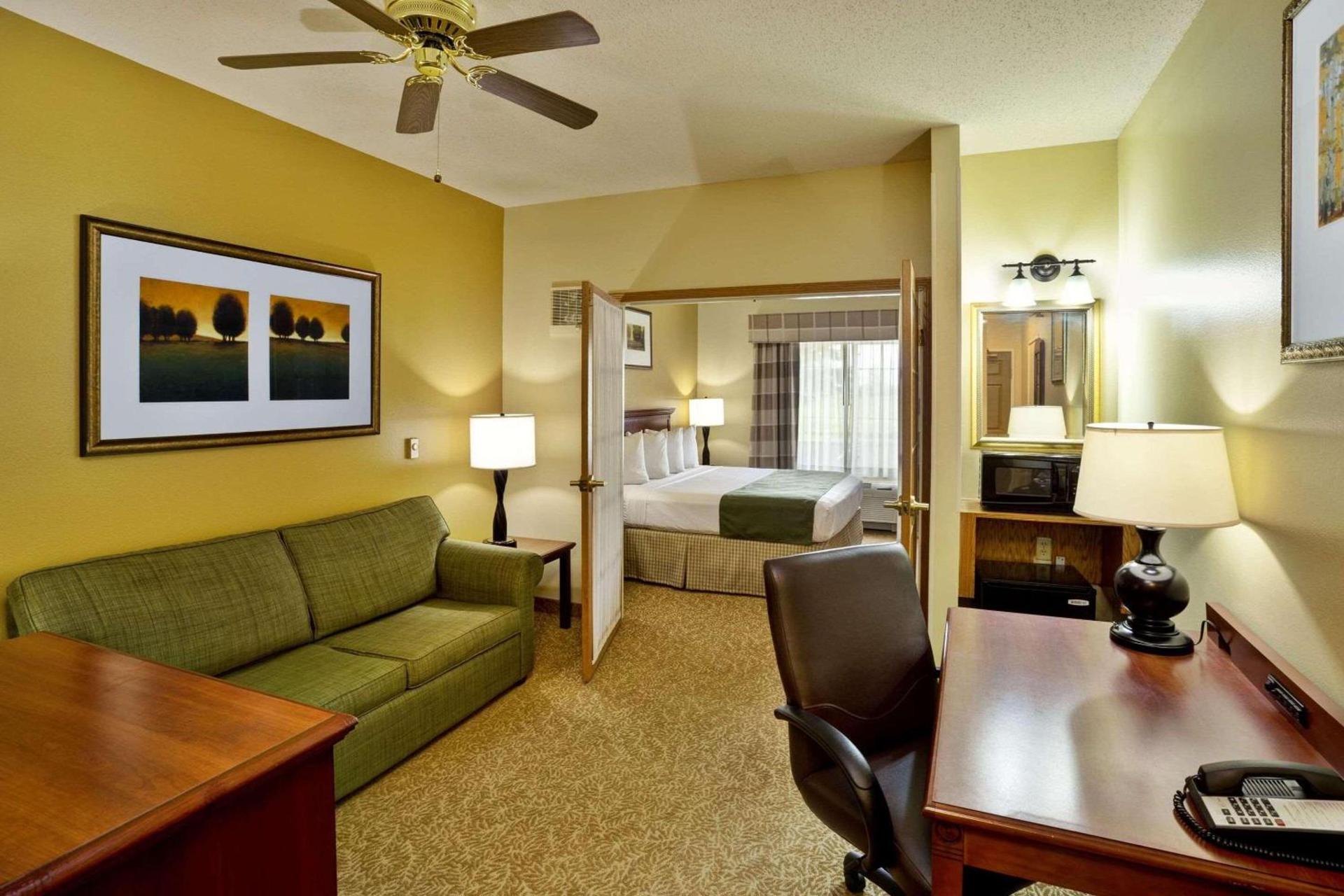 Country Inn & Suites by Radisson, Marion, OH photo 6