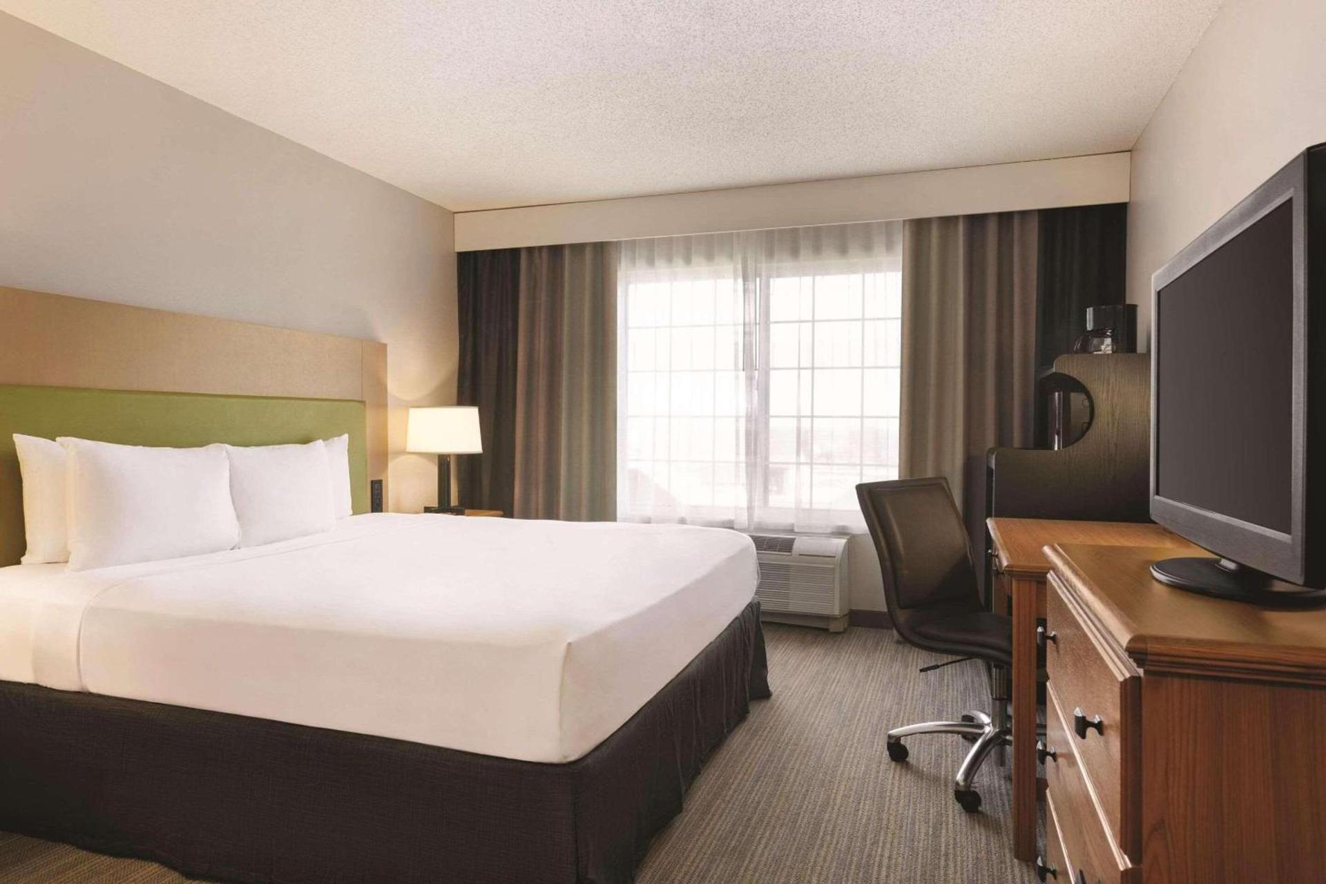 Country Inn & Suites by Radisson, Springfield, OH photo 9