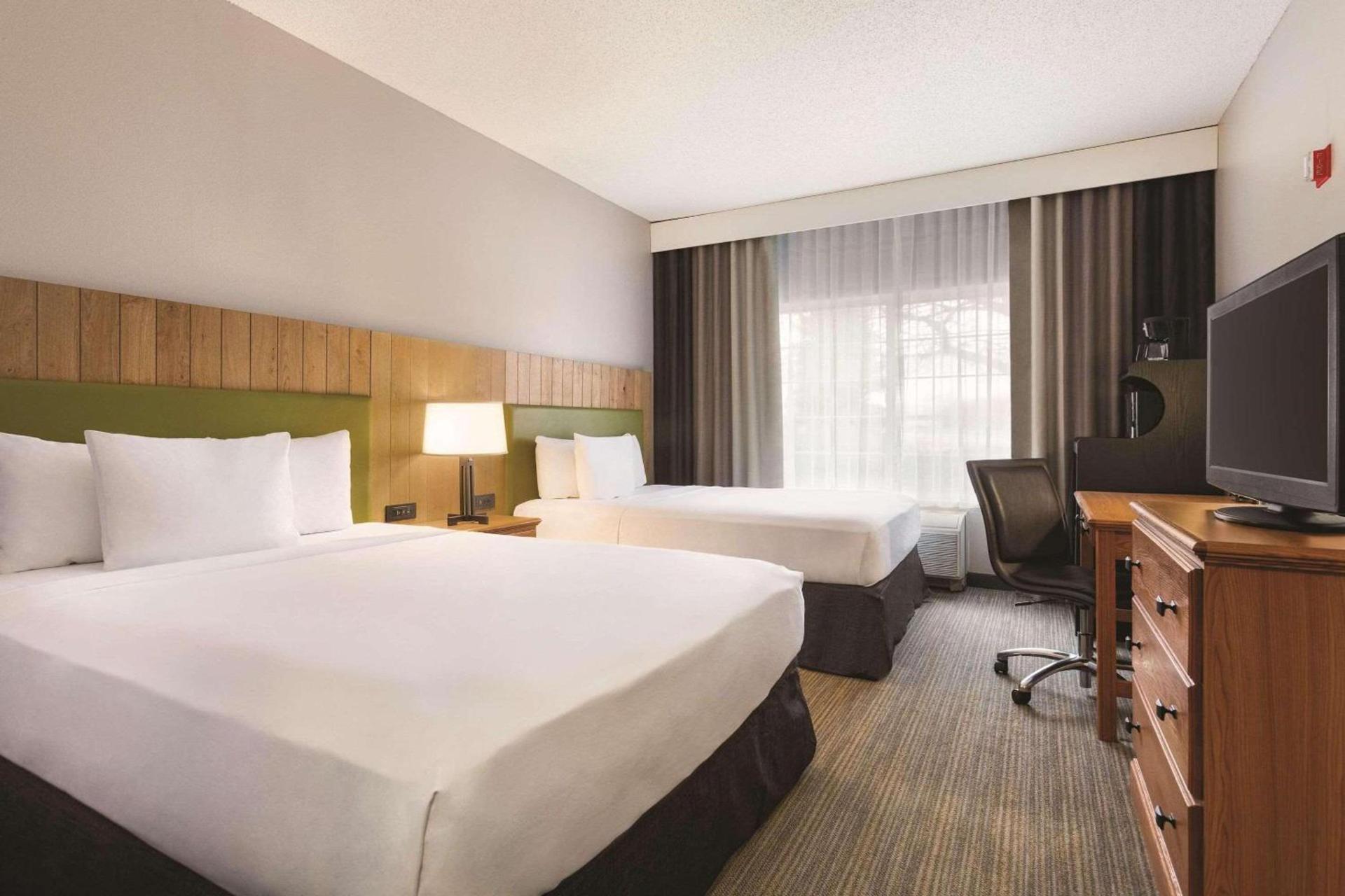 Country Inn & Suites by Radisson, Springfield, OH photo 10